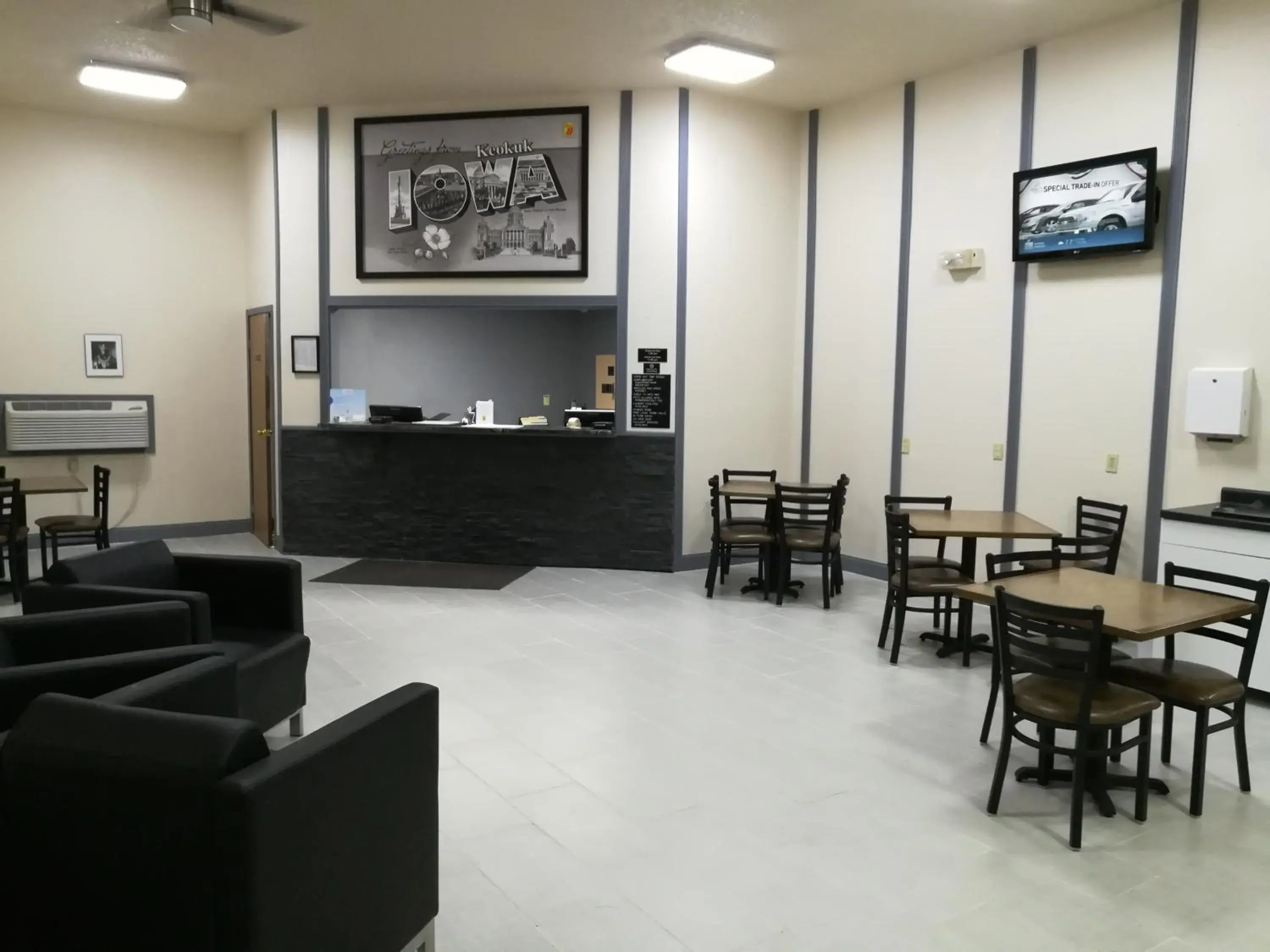 Lobby or reception in Super 8 by Wyndham Keokuk Lobby or reception in Super 8 by Wyndham Keokuk