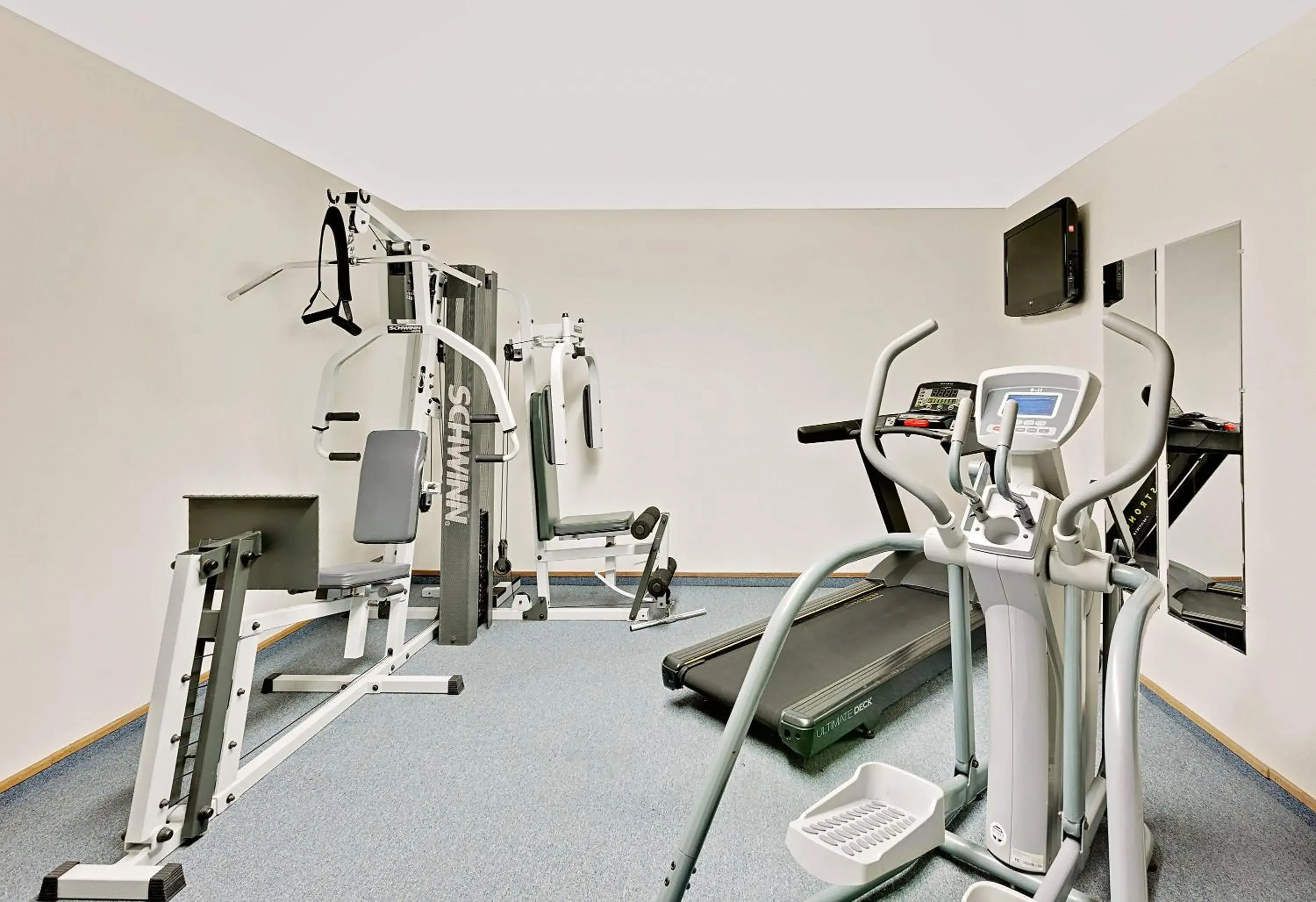 Fitness centre/facilities in Super 8 by Wyndham Keokuk Fitness centre/facilities in Super 8 by Wyndham Keokuk