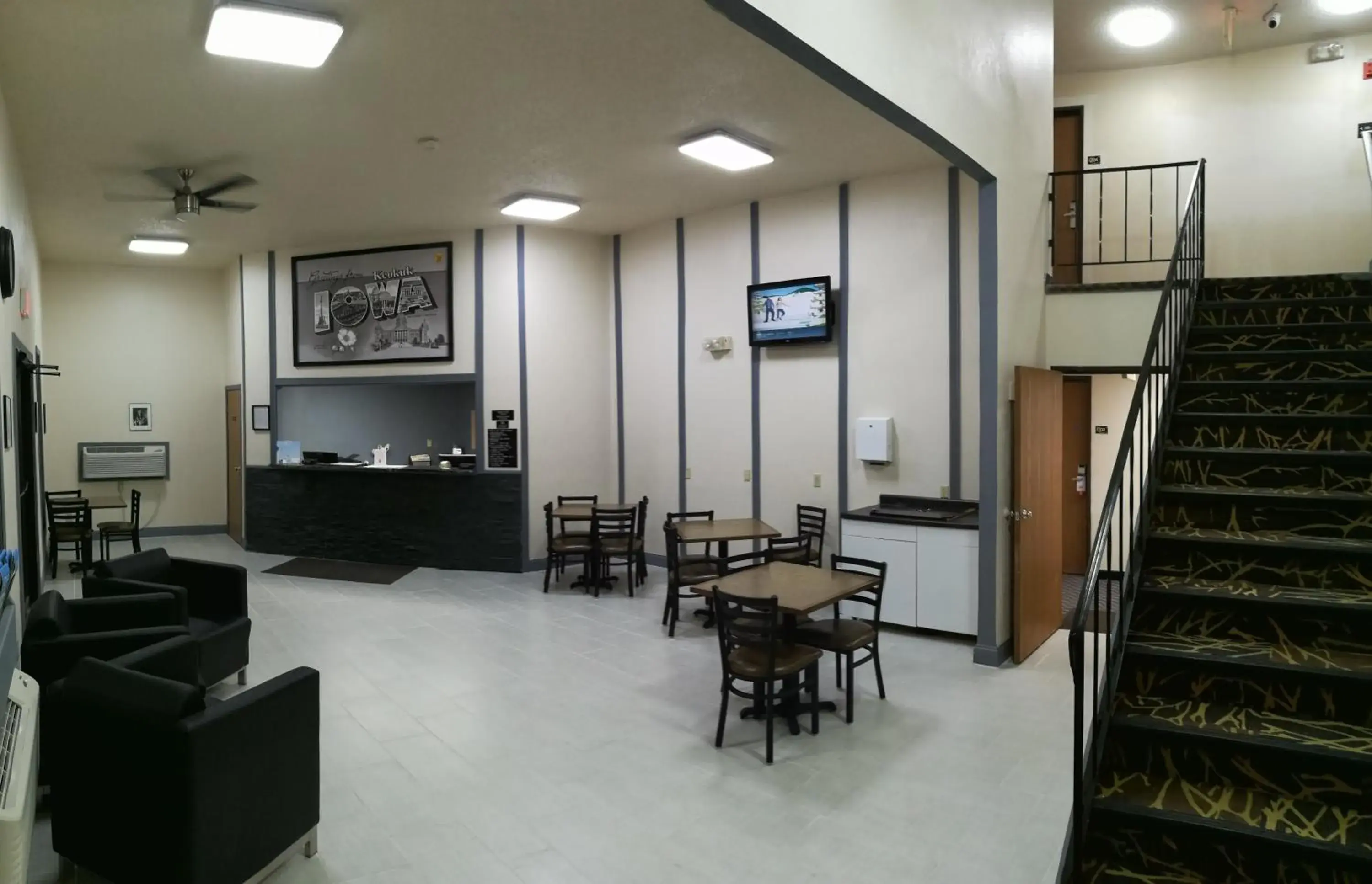 Lobby or reception in Super 8 by Wyndham Keokuk Lobby or reception in Super 8 by Wyndham Keokuk