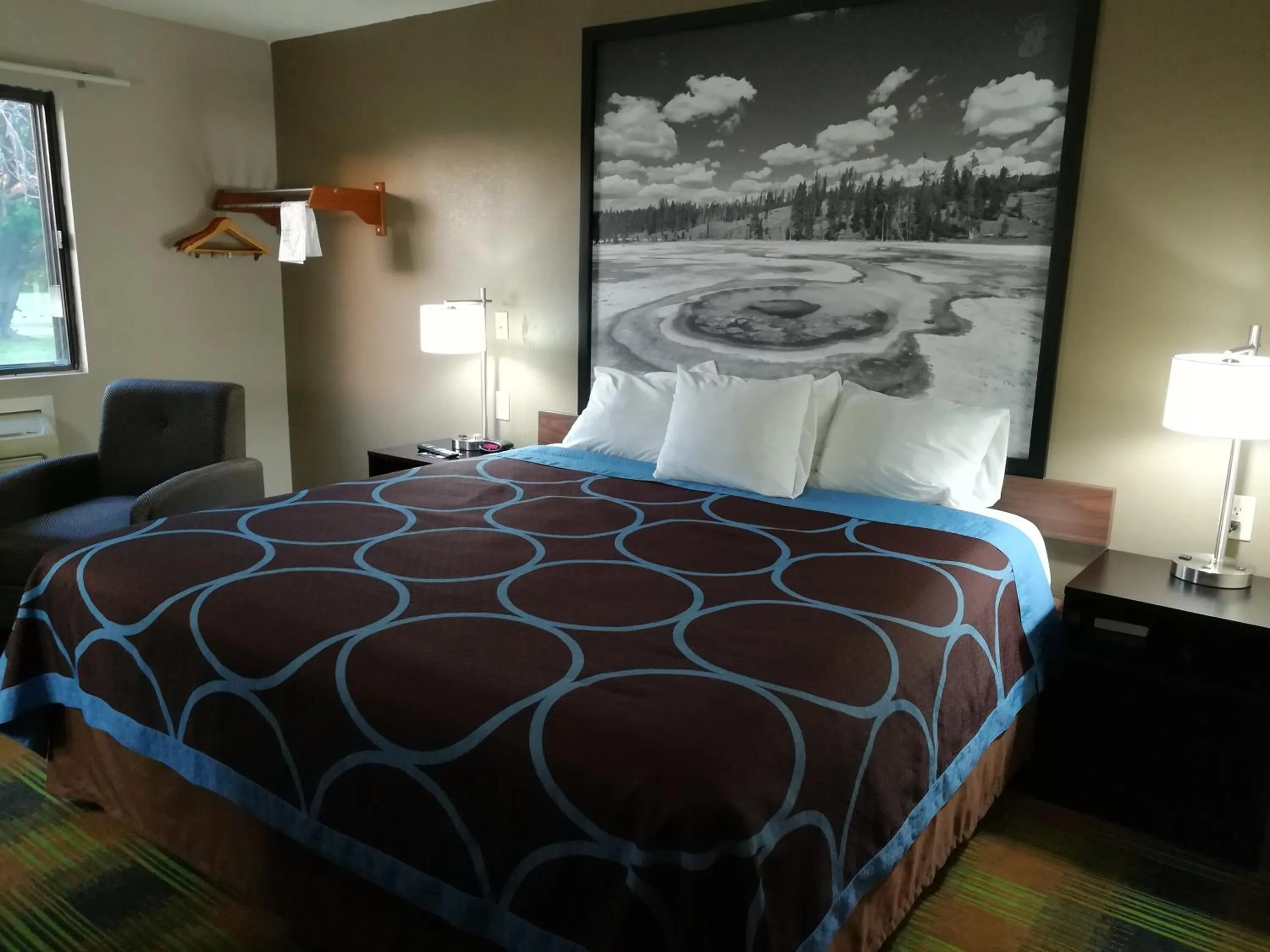 Photo of the whole room in Super 8 by Wyndham Keokuk