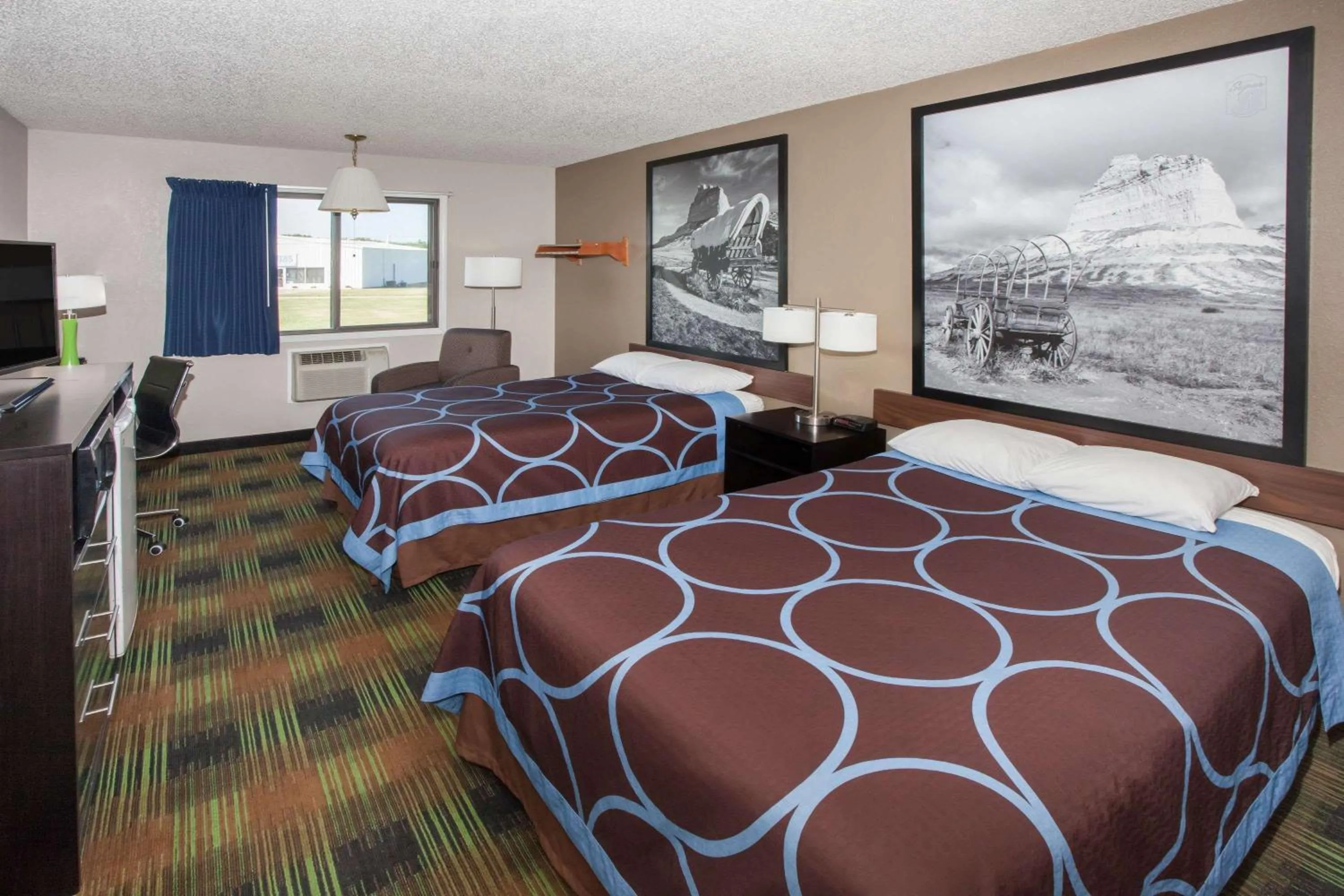 Photo of the whole room in Super 8 by Wyndham Keokuk