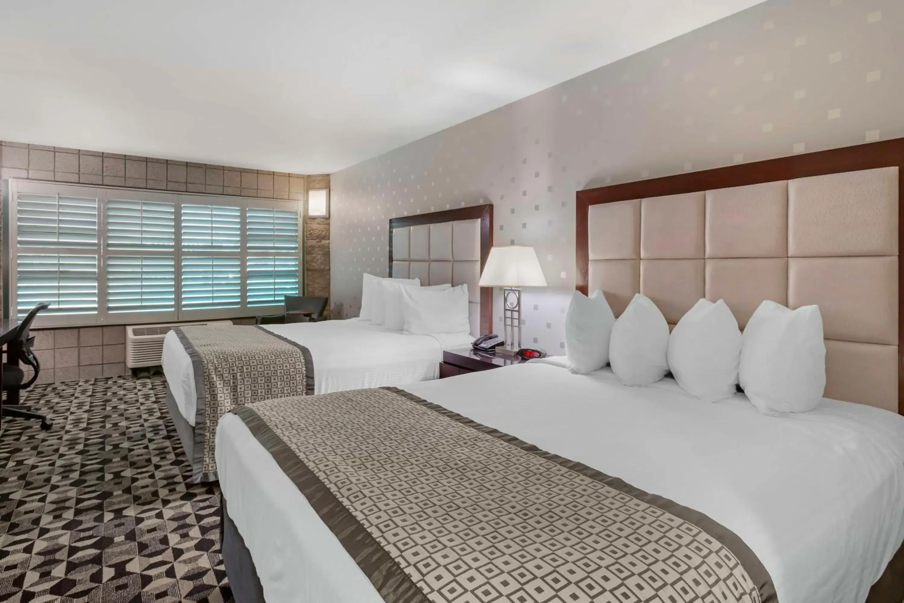 Bedroom, Bed in Best Western Plus Sundial Bedroom, Bed in Best Western Plus Sundial