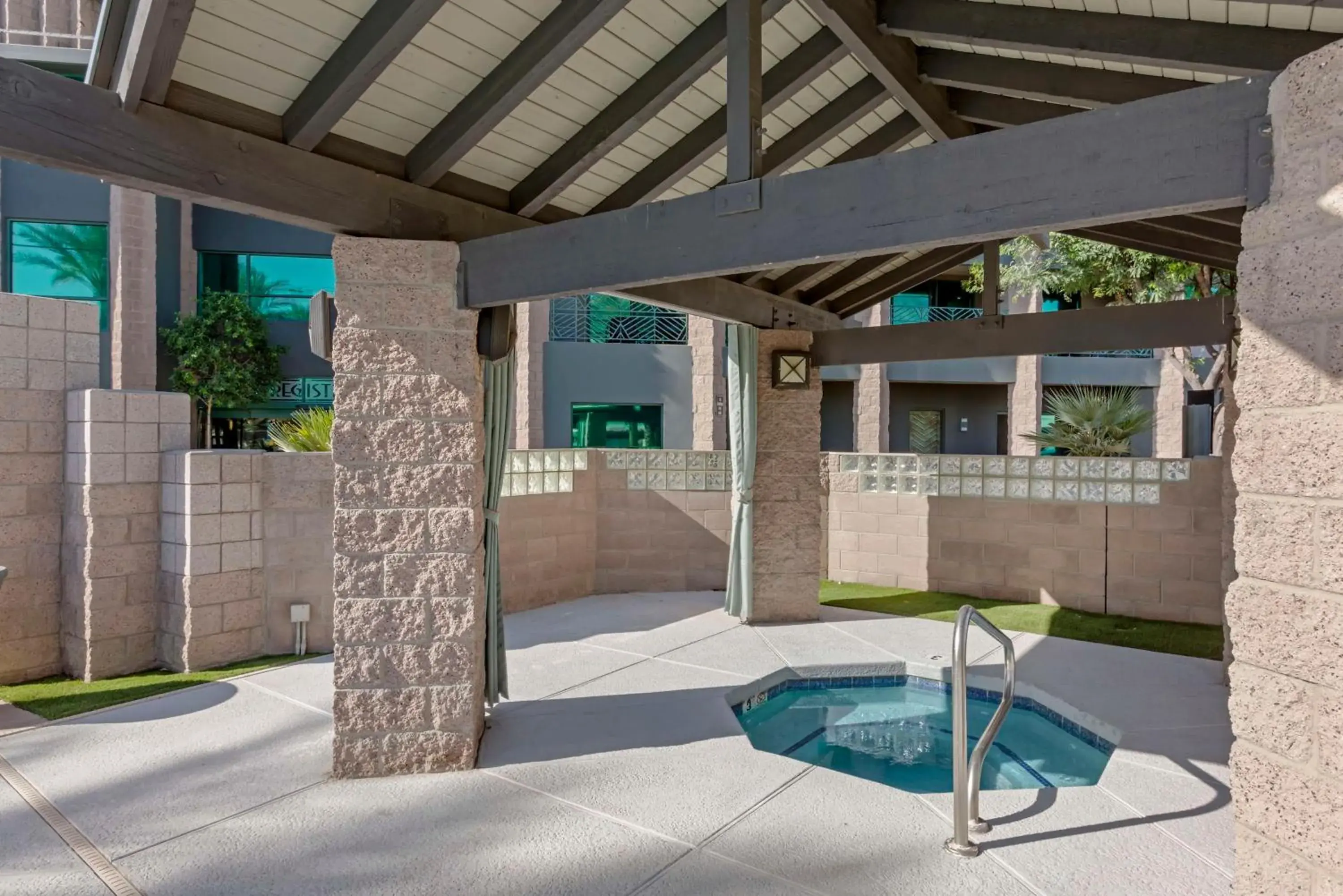 Pool view in Best Western Plus Sundial Pool view in Best Western Plus Sundial