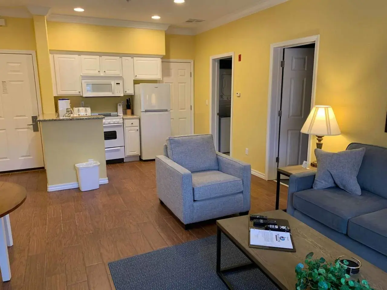 Kitchen or kitchenette, Seating Area in Palace View Resort By Spinnaker