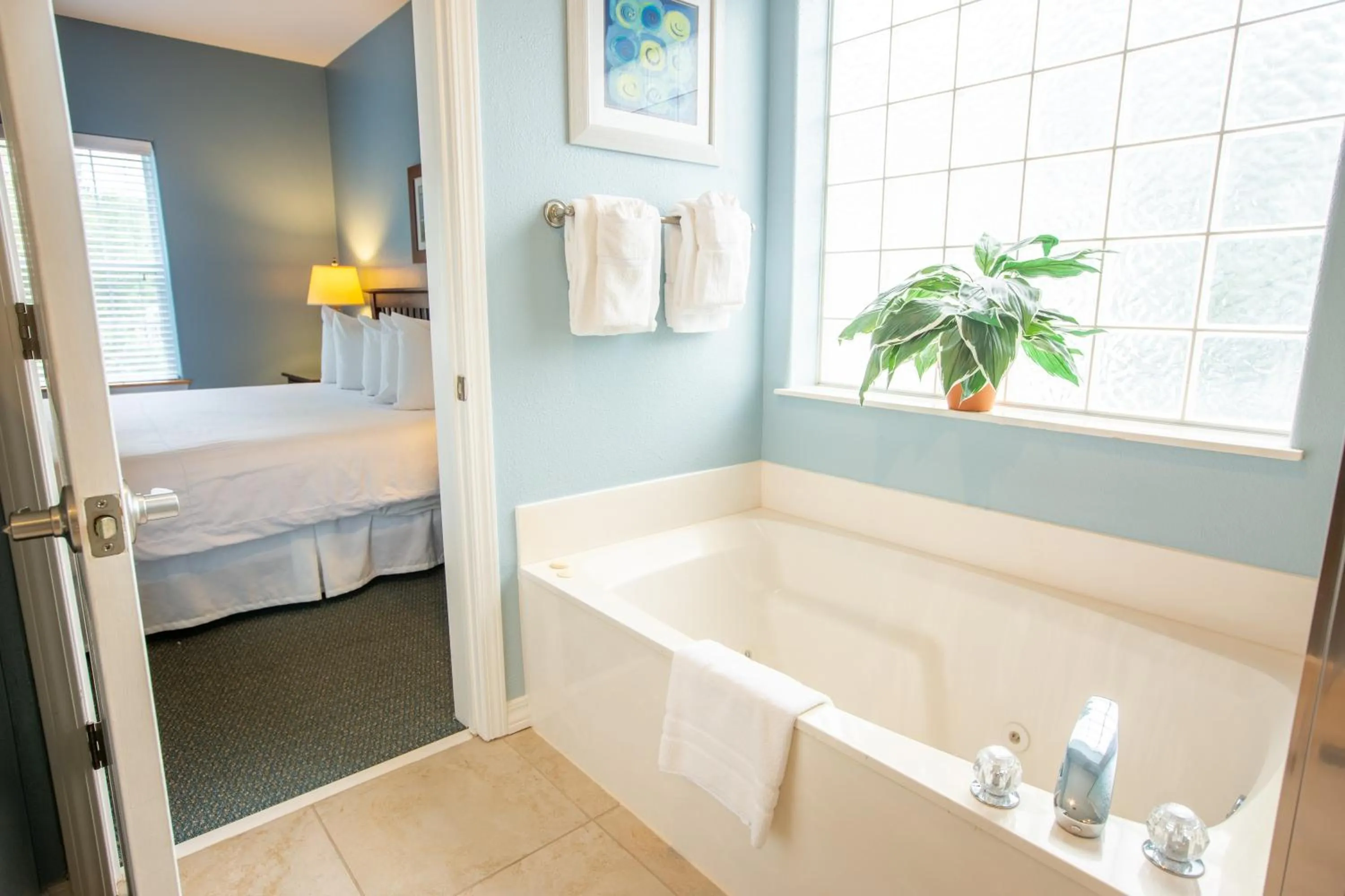 Bathroom, Bed in Palace View Resort by Spinnaker