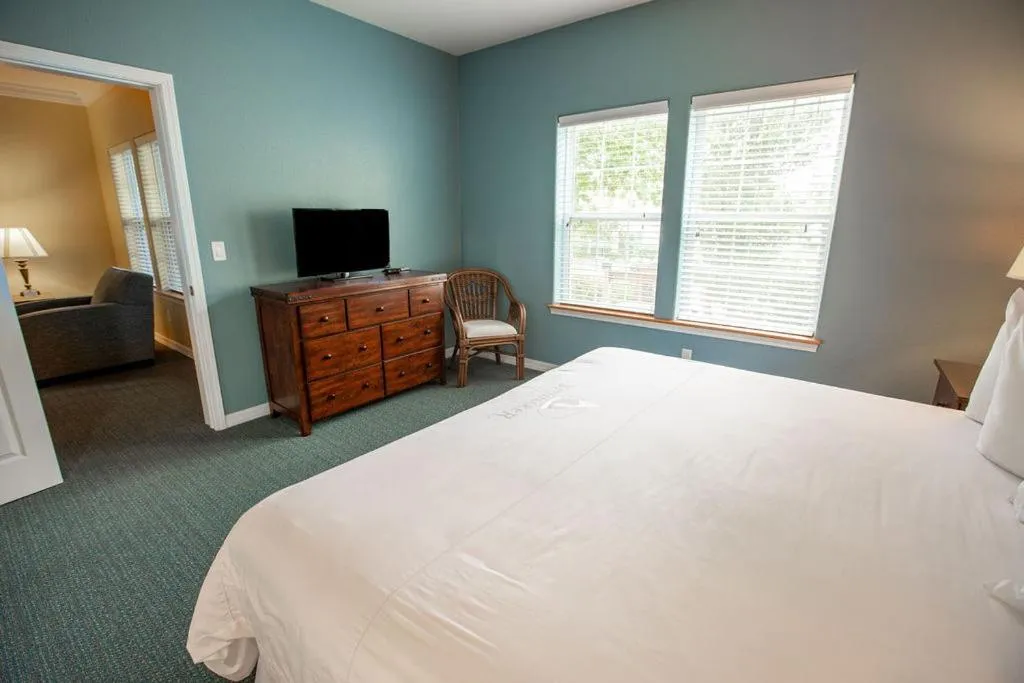 Bedroom, Bed in Palace View Resort by Spinnaker