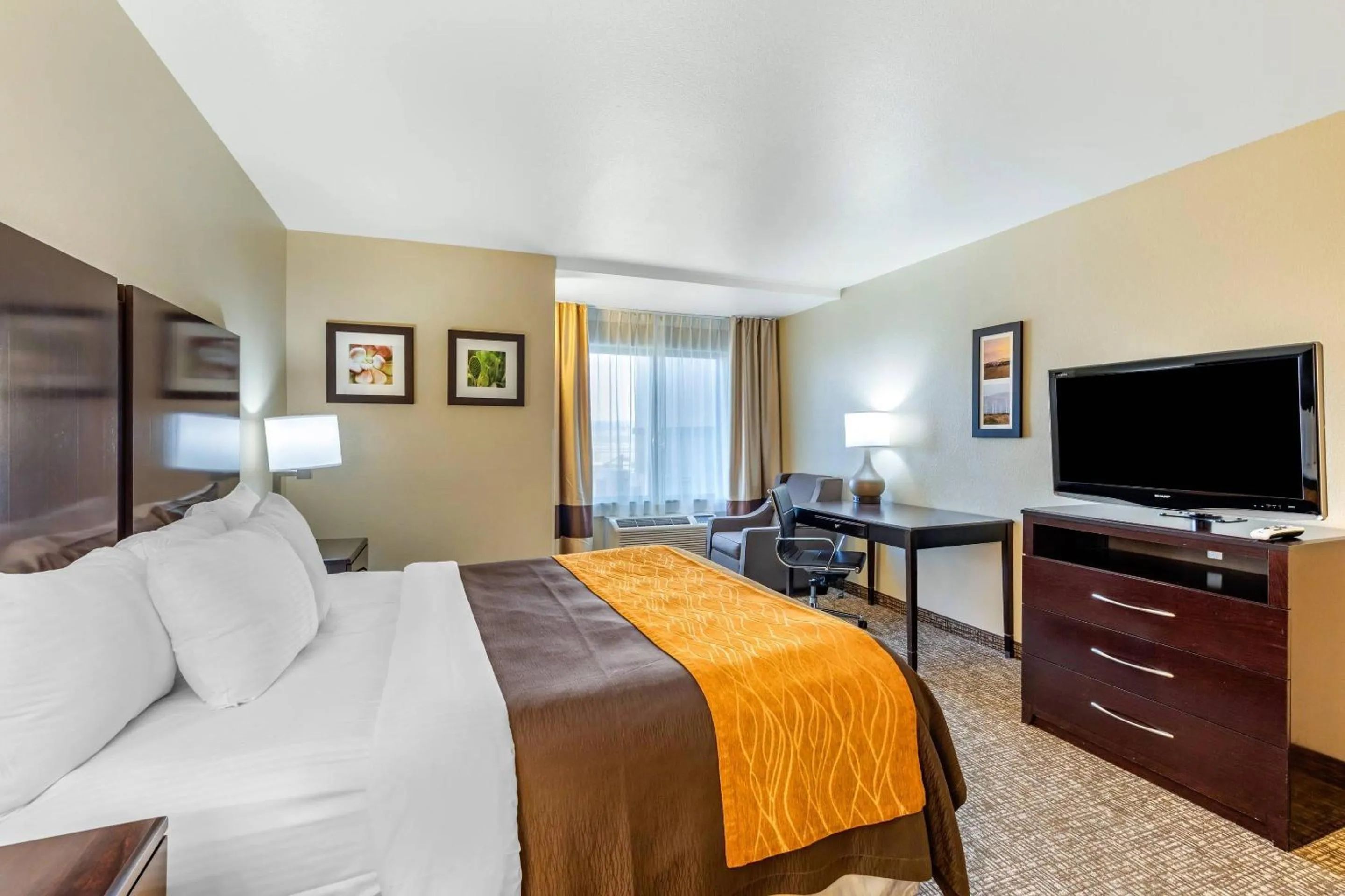 Bedroom, Bed in Comfort Inn & Suites Colton