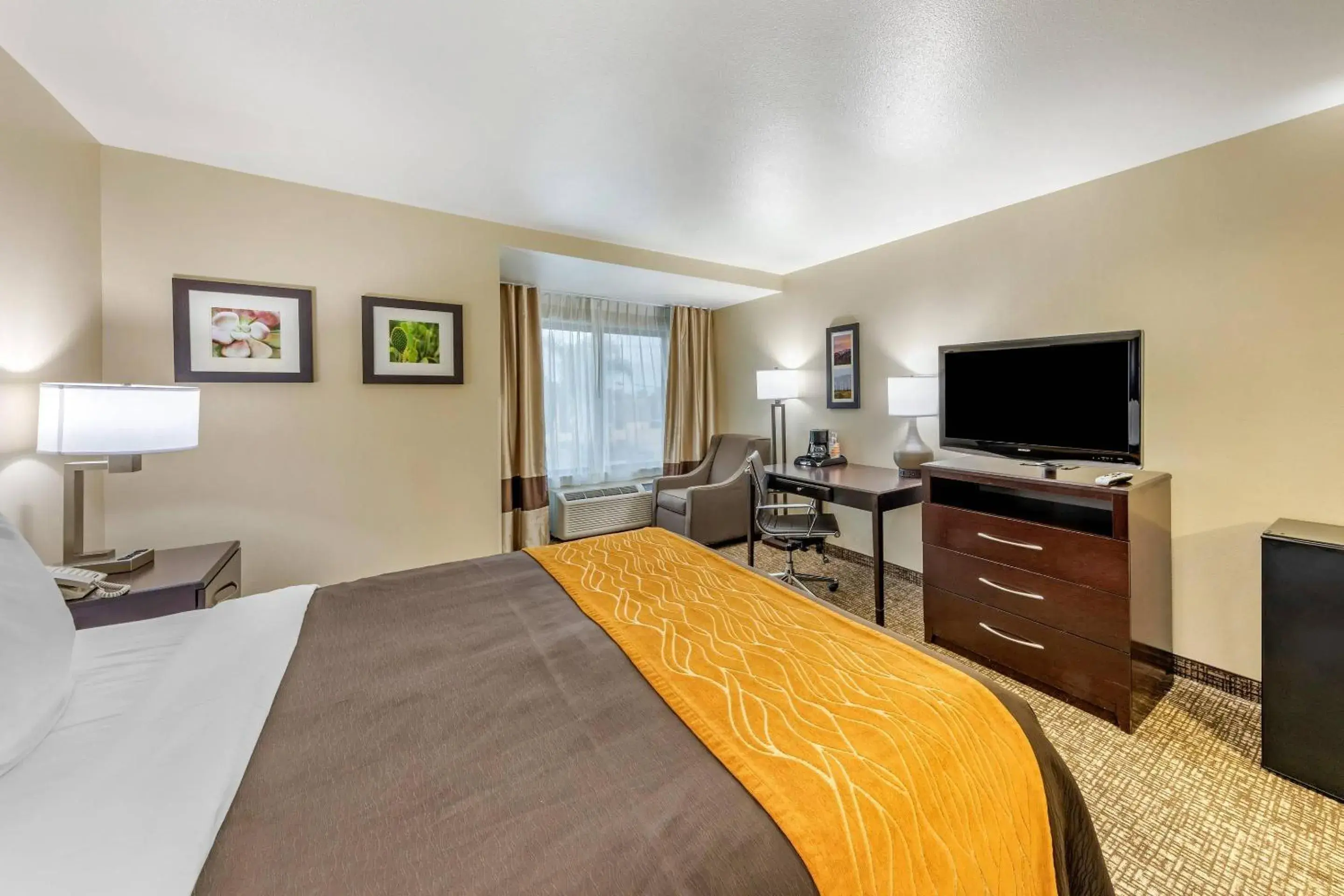 Bedroom, Bed in Comfort Inn & Suites Colton Bedroom, Bed in Comfort Inn & Suites Colton