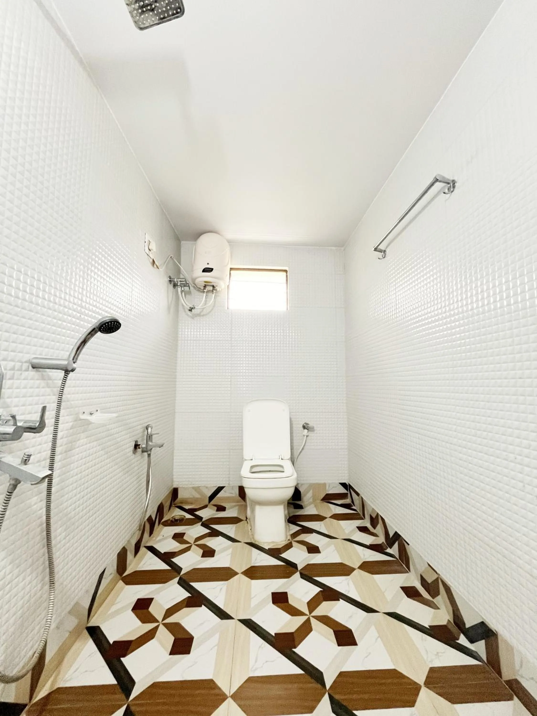 Bathroom, Bed in Sunview Resort