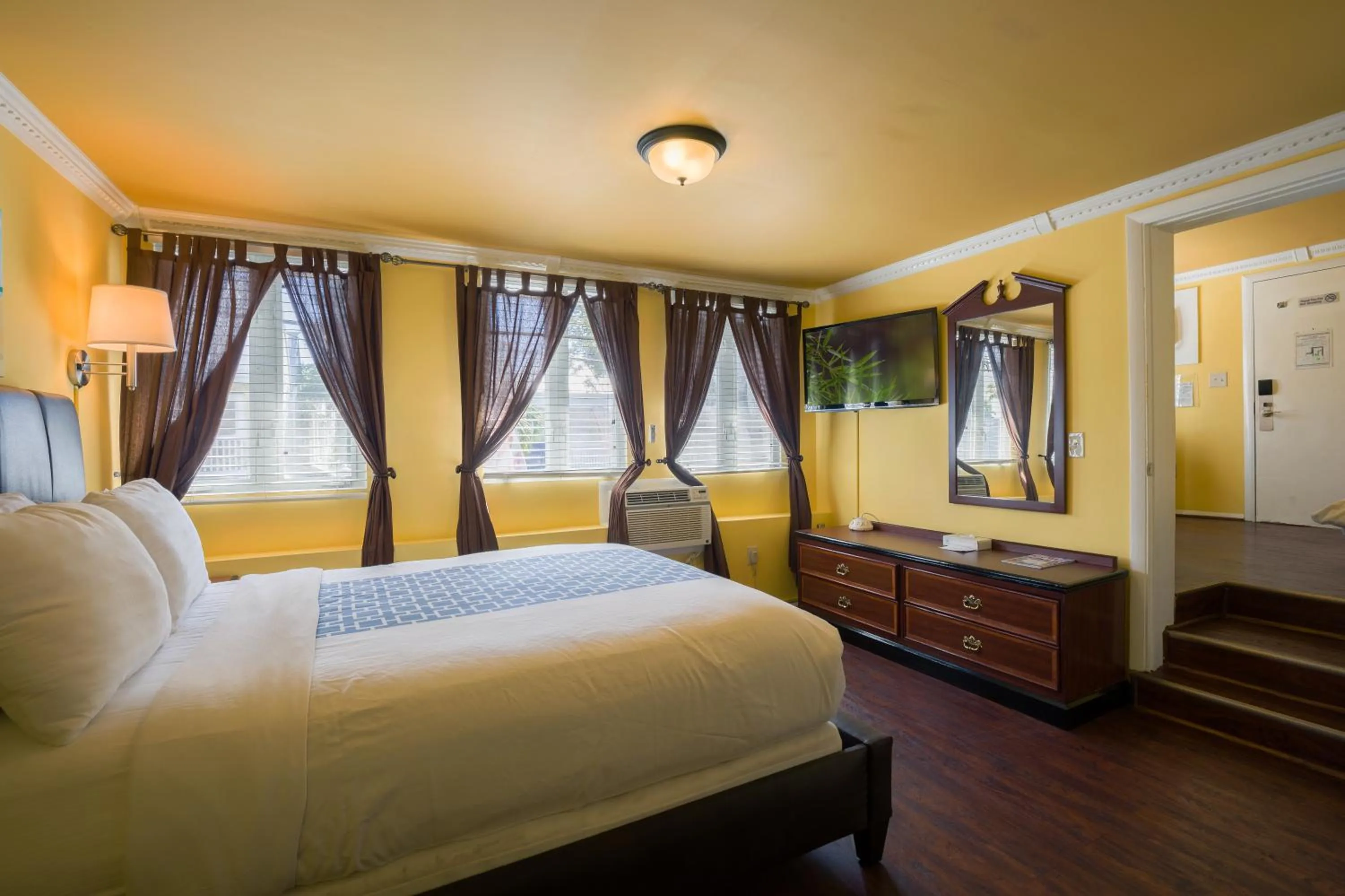 Bedroom, Bed in Pegasus International Hotel