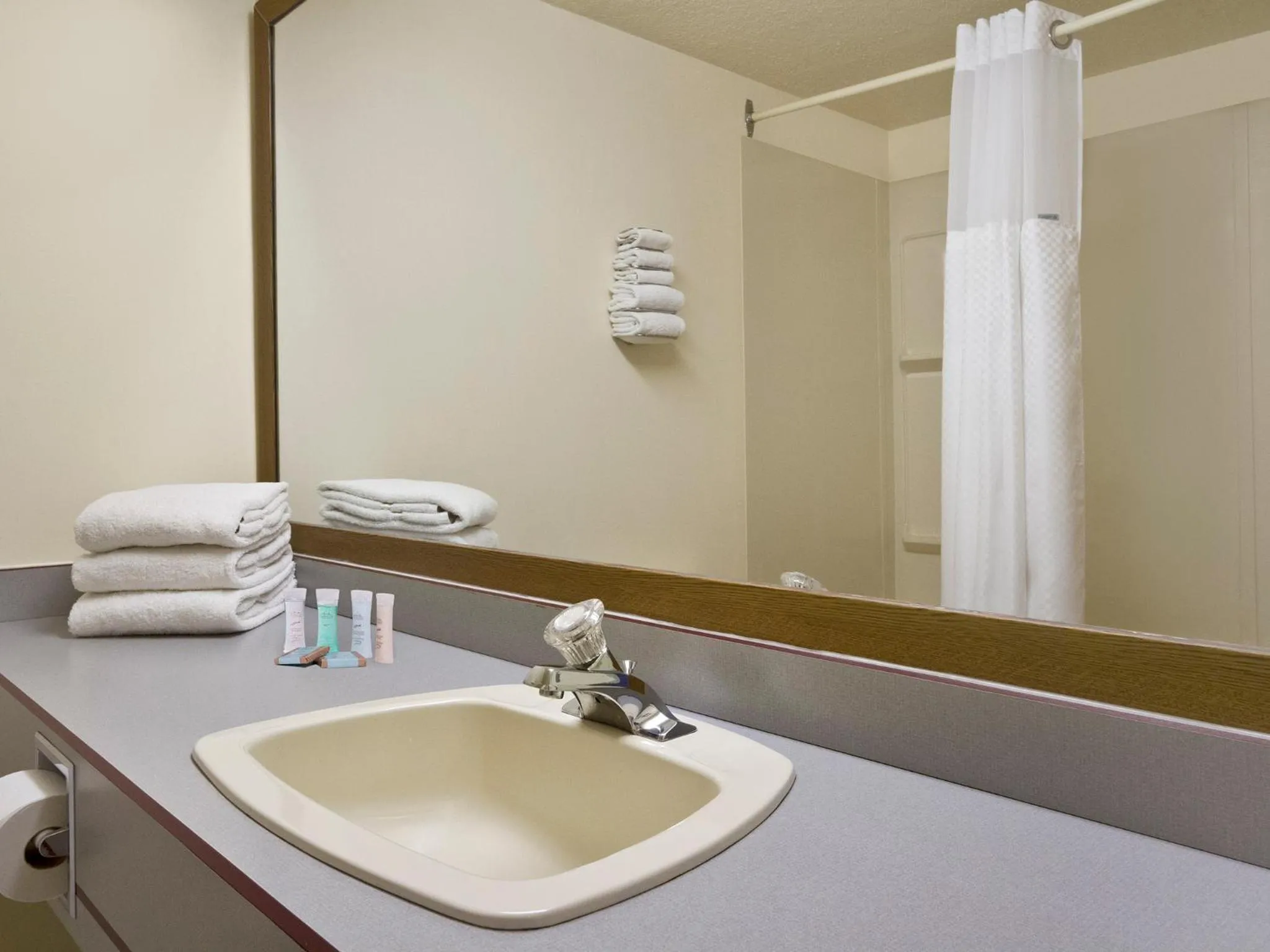 Shower in Northern Star Hotel & Convention Center