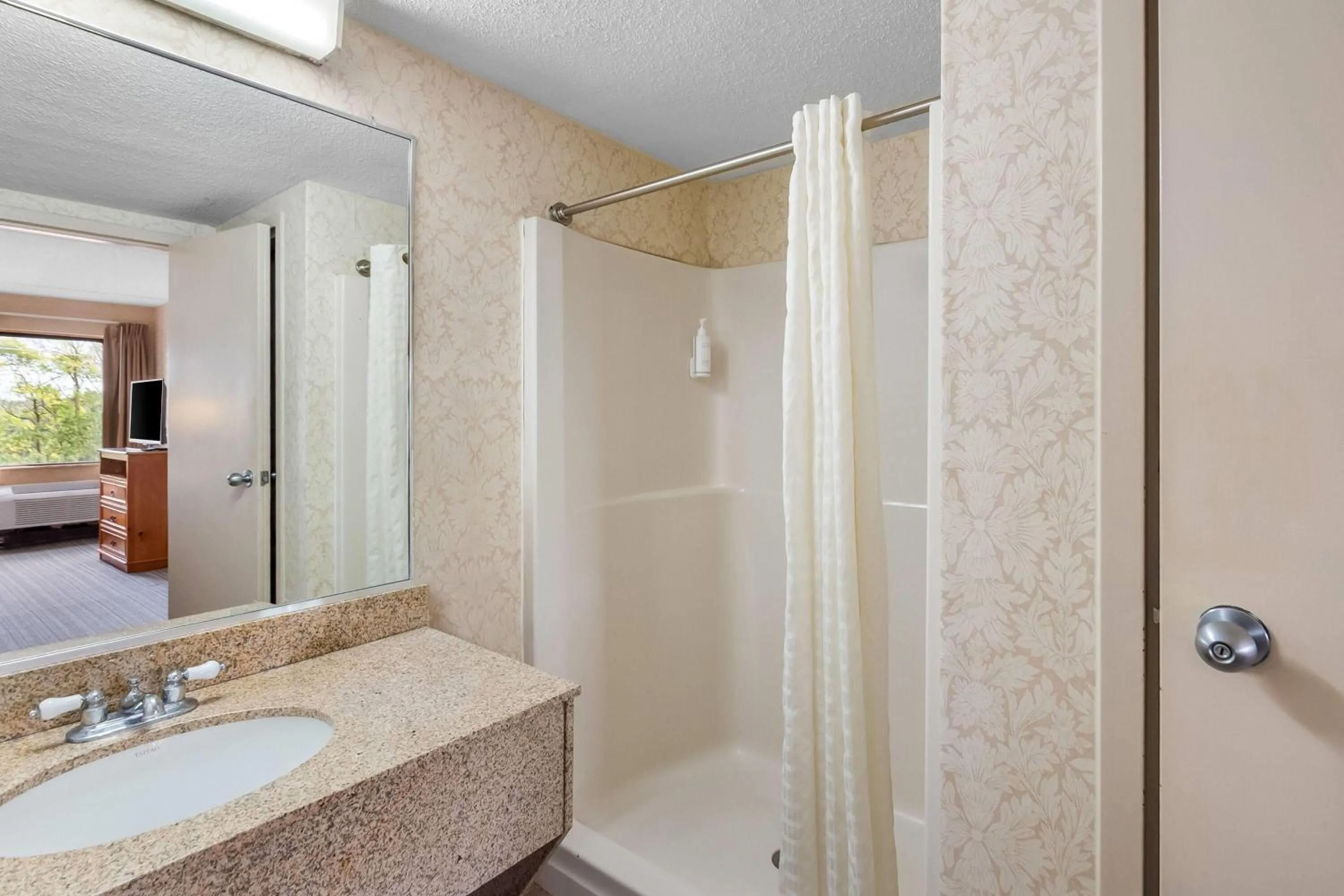 Bathroom in Travelodge by Wyndham Winchester