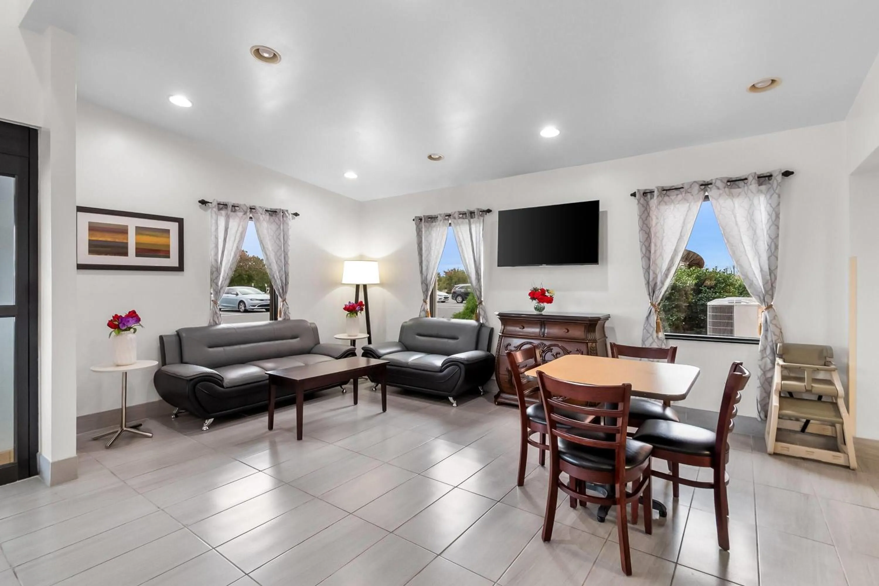 Lobby or reception in Travelodge by Wyndham Winchester