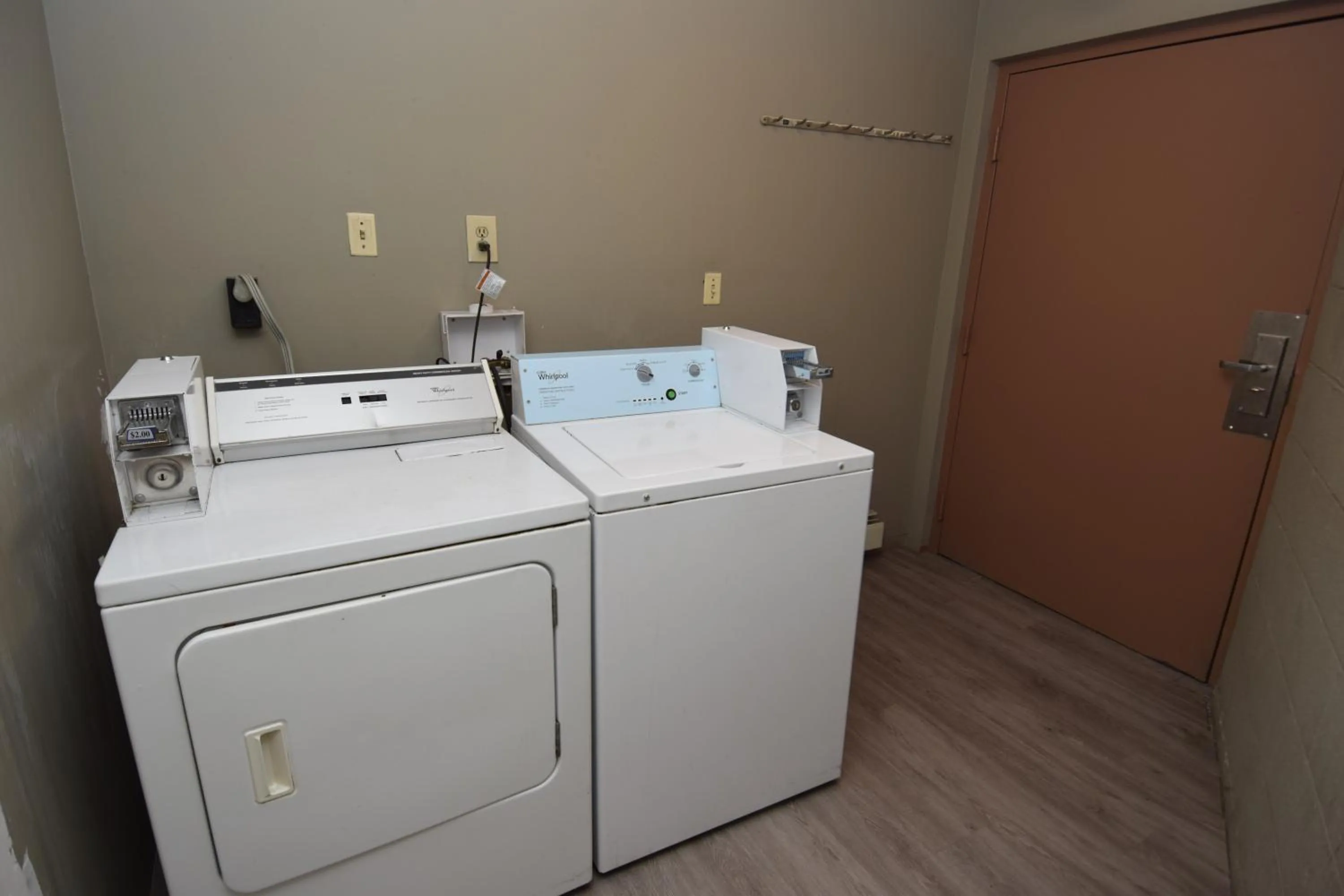 washing machine in University Manor Inn