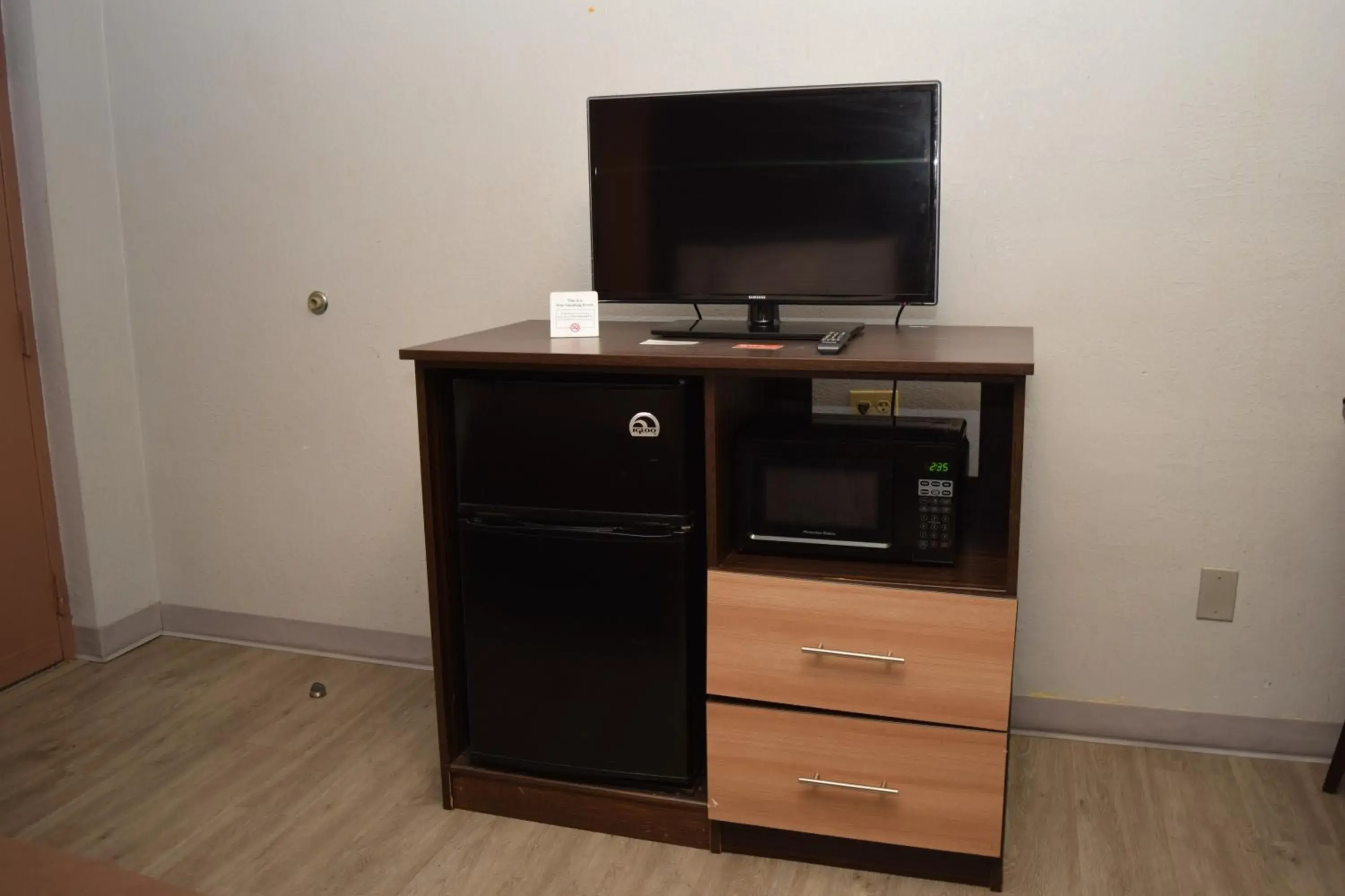 King Room - Non-Smoking in University Manor Inn King Room - Non-Smoking in University Manor Inn