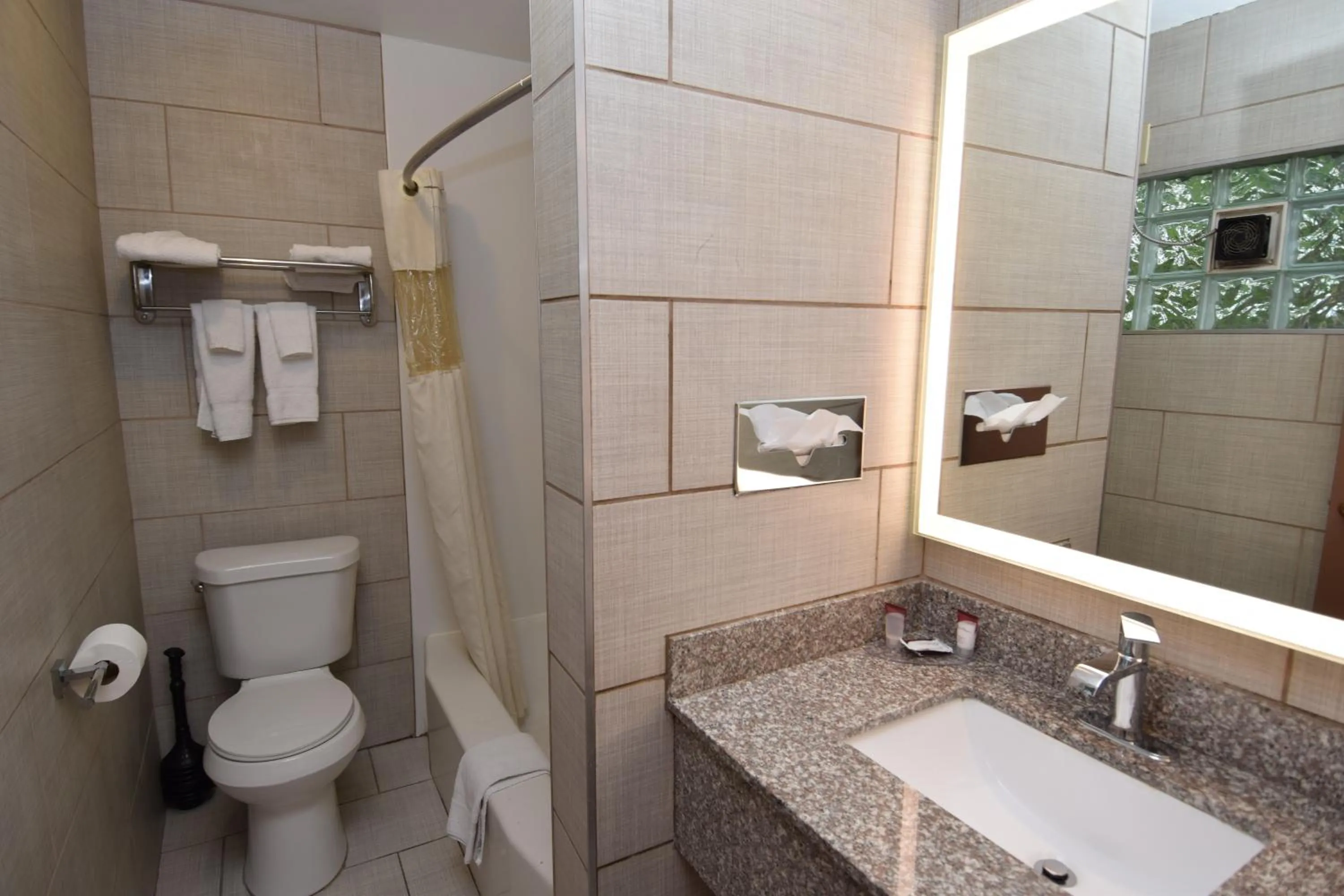 Bathroom in University Manor Inn