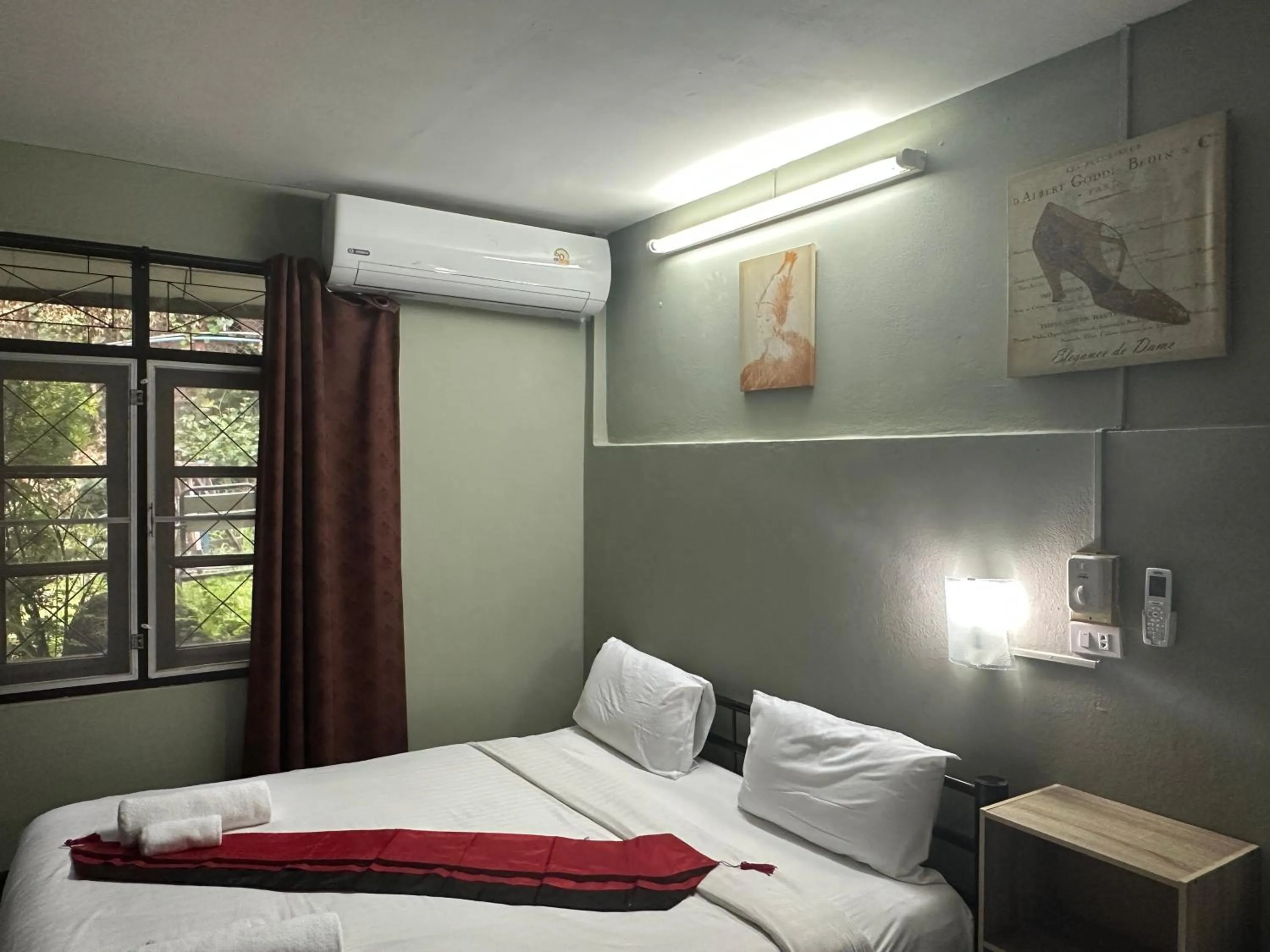 Photo of the whole room, Bed in Kata Leaf Resort Phuket -