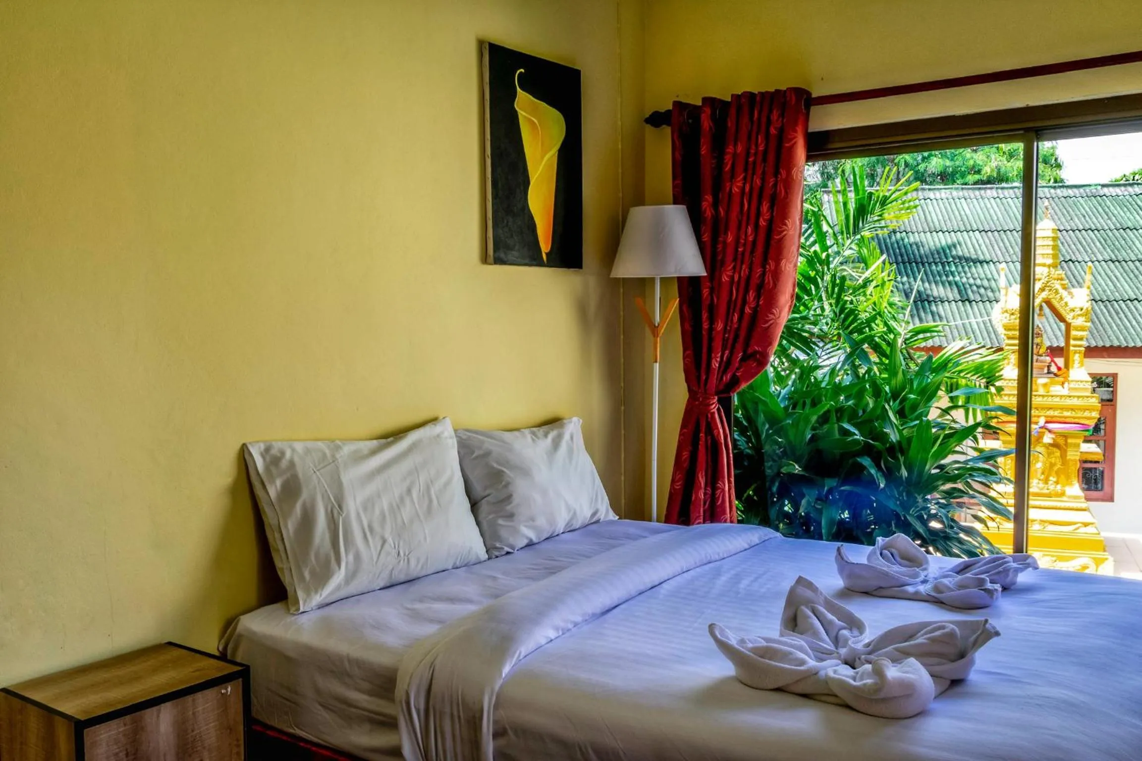 Garden view, Bed in Kata Leaf Resort Phuket -