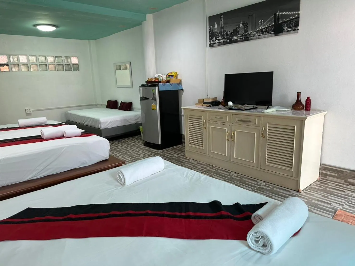 Photo of the whole room, Bed in Kata Leaf Resort Phuket -