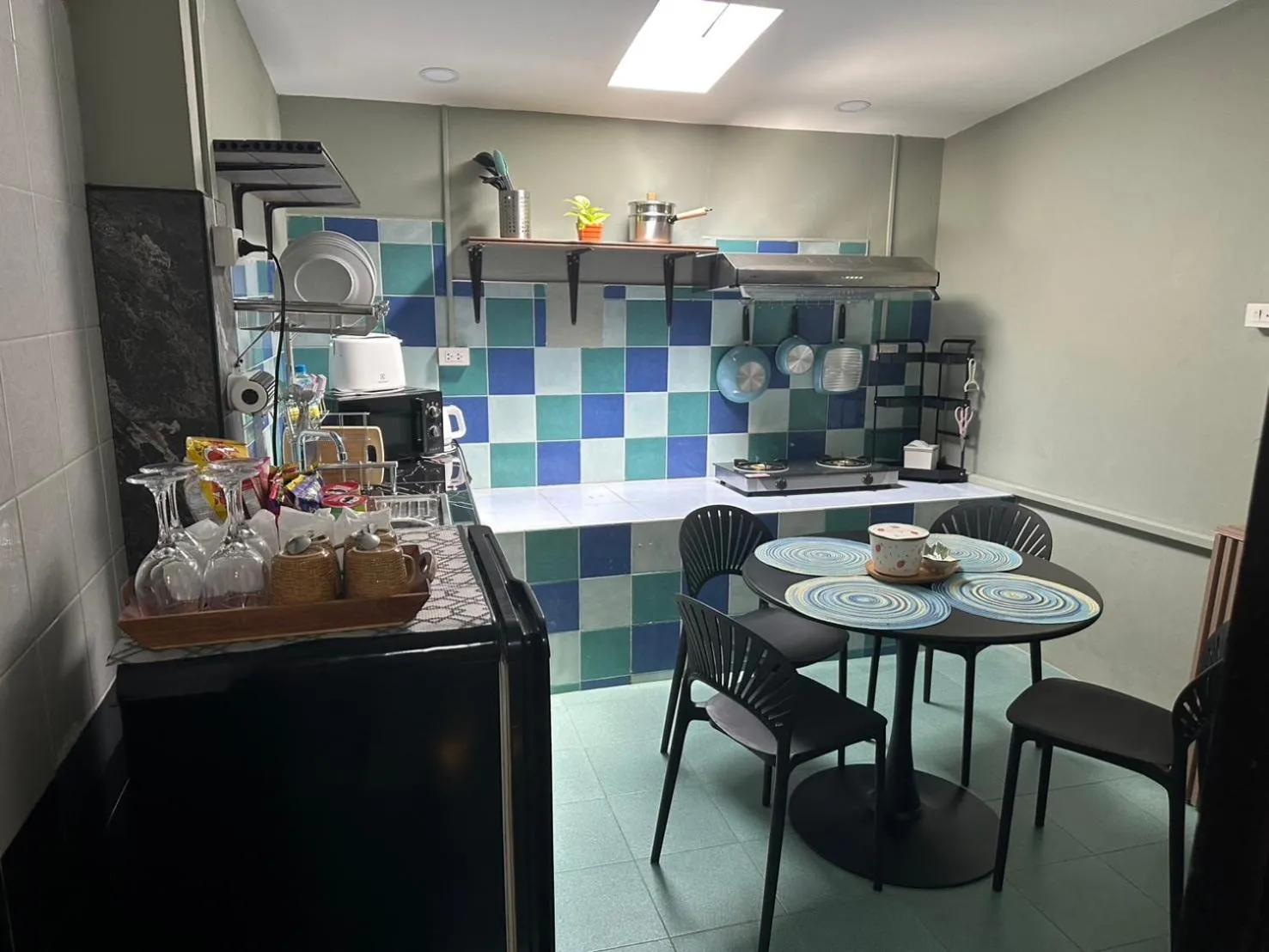 Kitchen or kitchenette in Kata Leaf Resort Phuket -