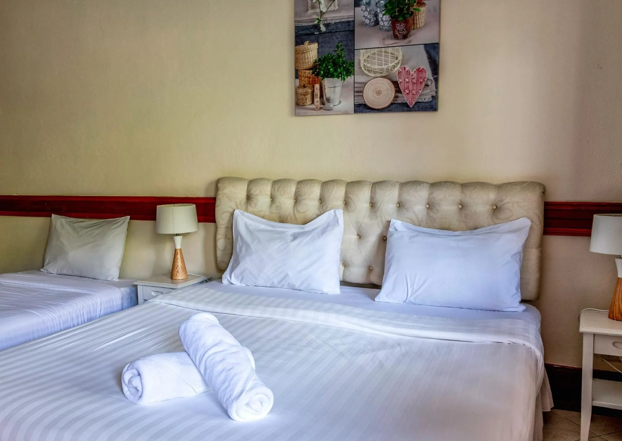 Photo of the whole room, Bed in Kata Leaf Resort Phuket -