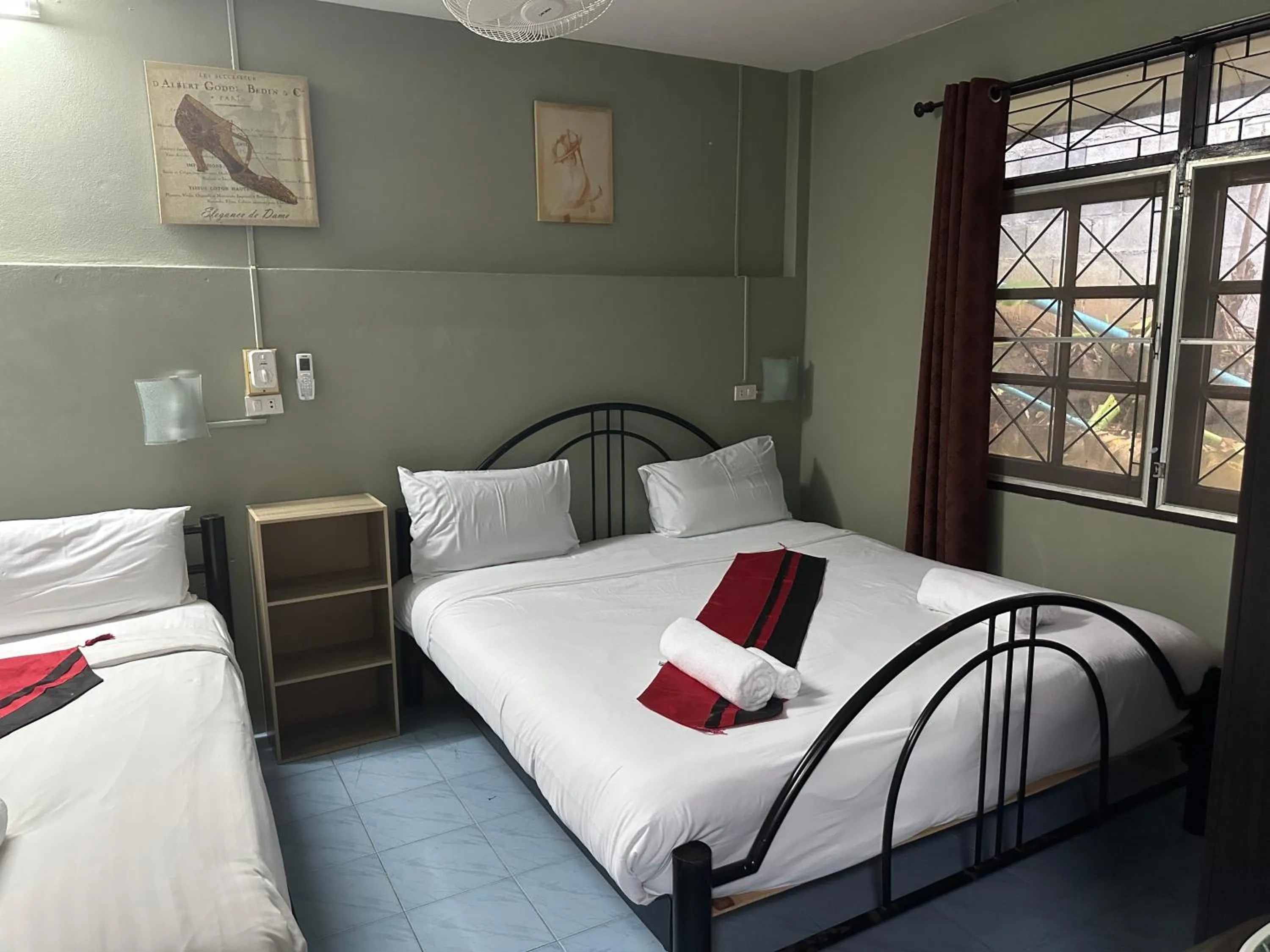 Photo of the whole room, Bed in Kata Leaf Resort Phuket -