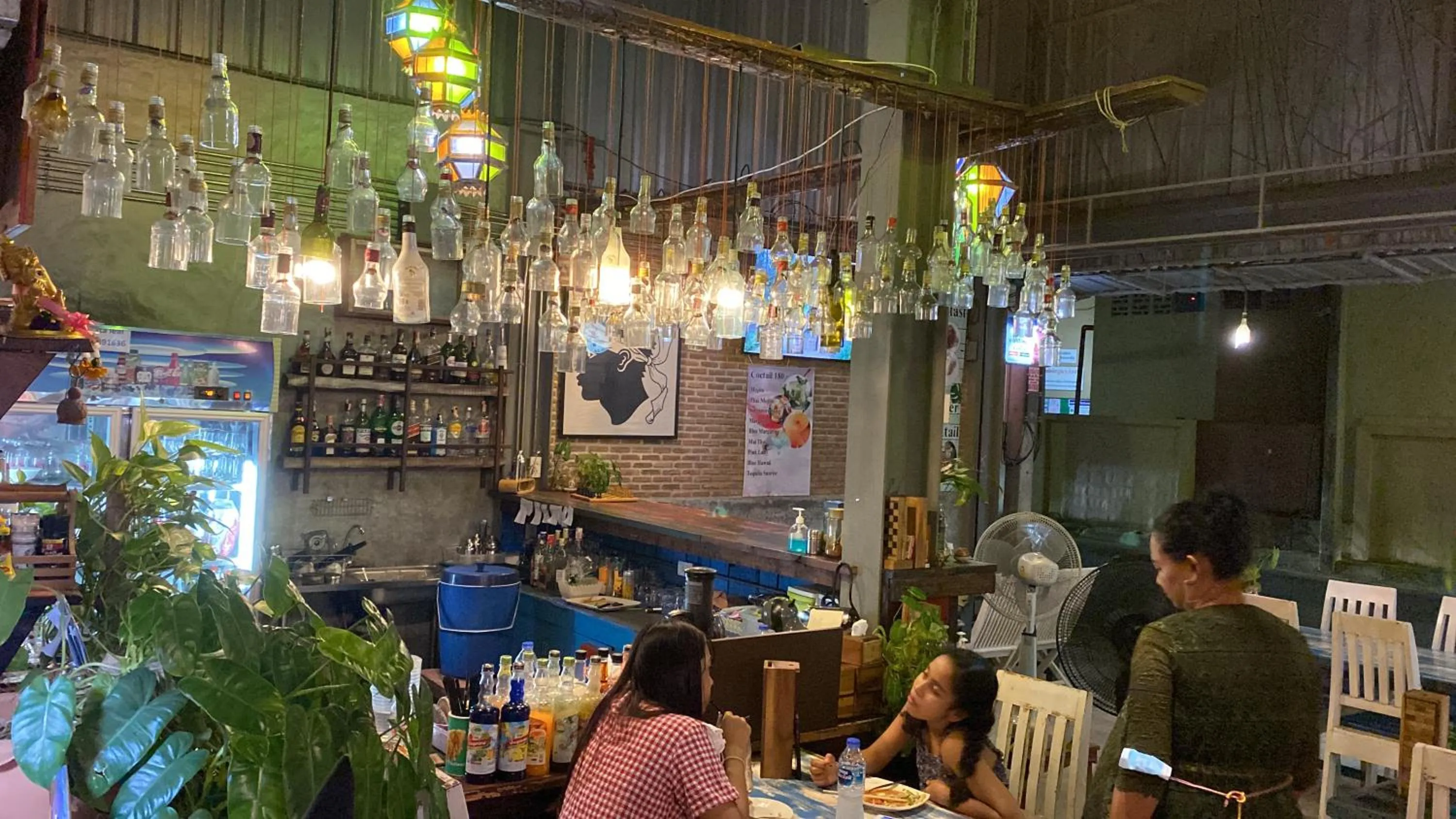 Restaurant/places to eat in Kata Leaf Resort Phuket -