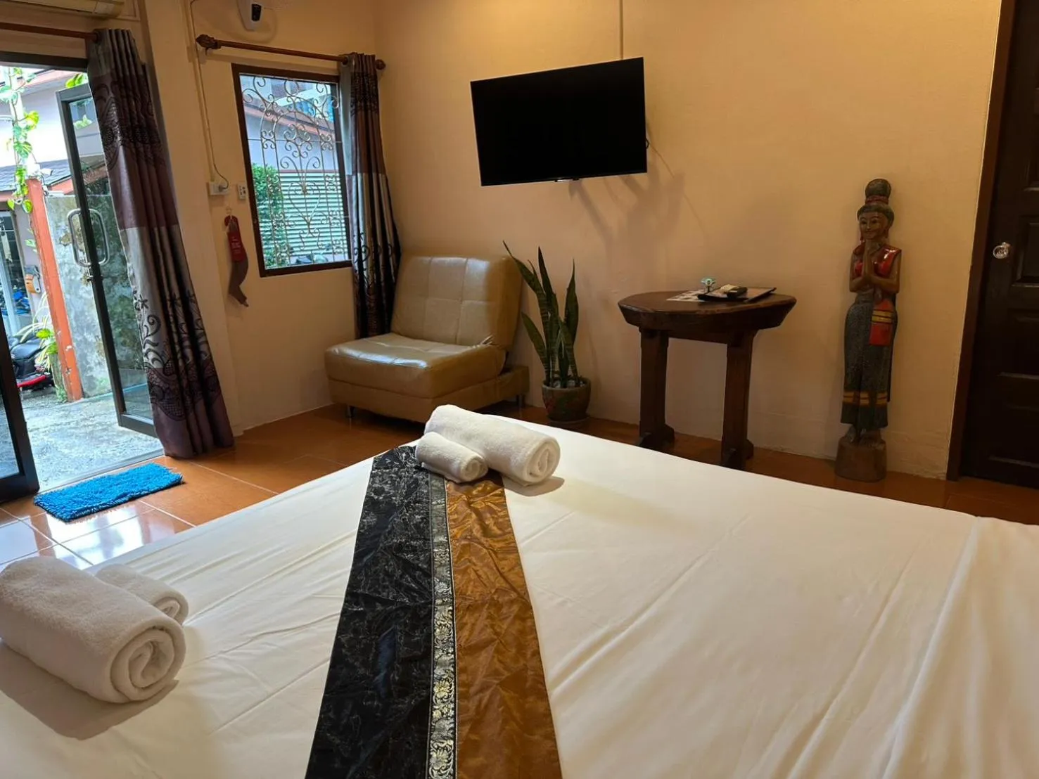 Bedroom, Bed in Kata Leaf Resort Phuket -