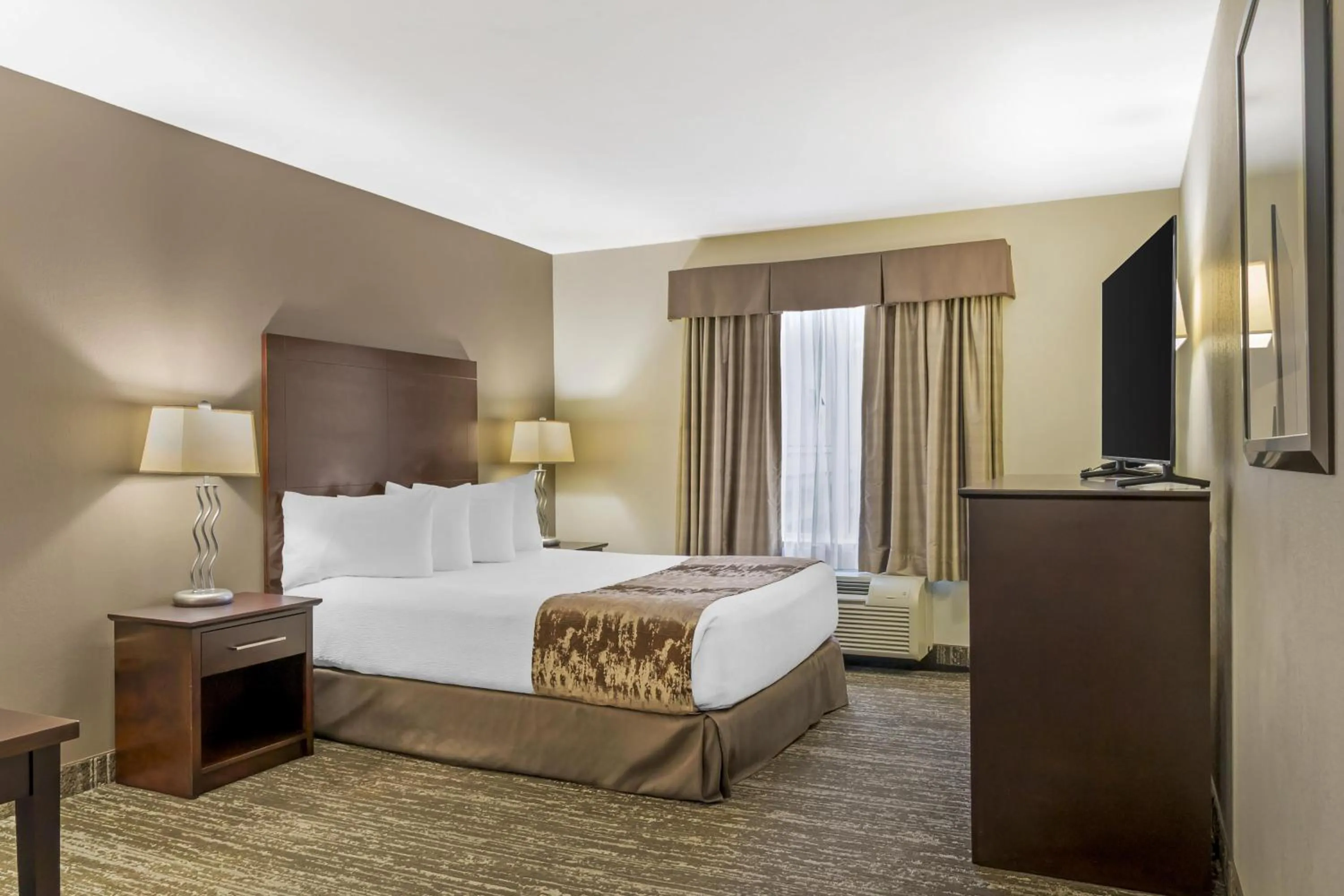 Bedroom, Bed in Best Western Plus Pembina Inn & Suites