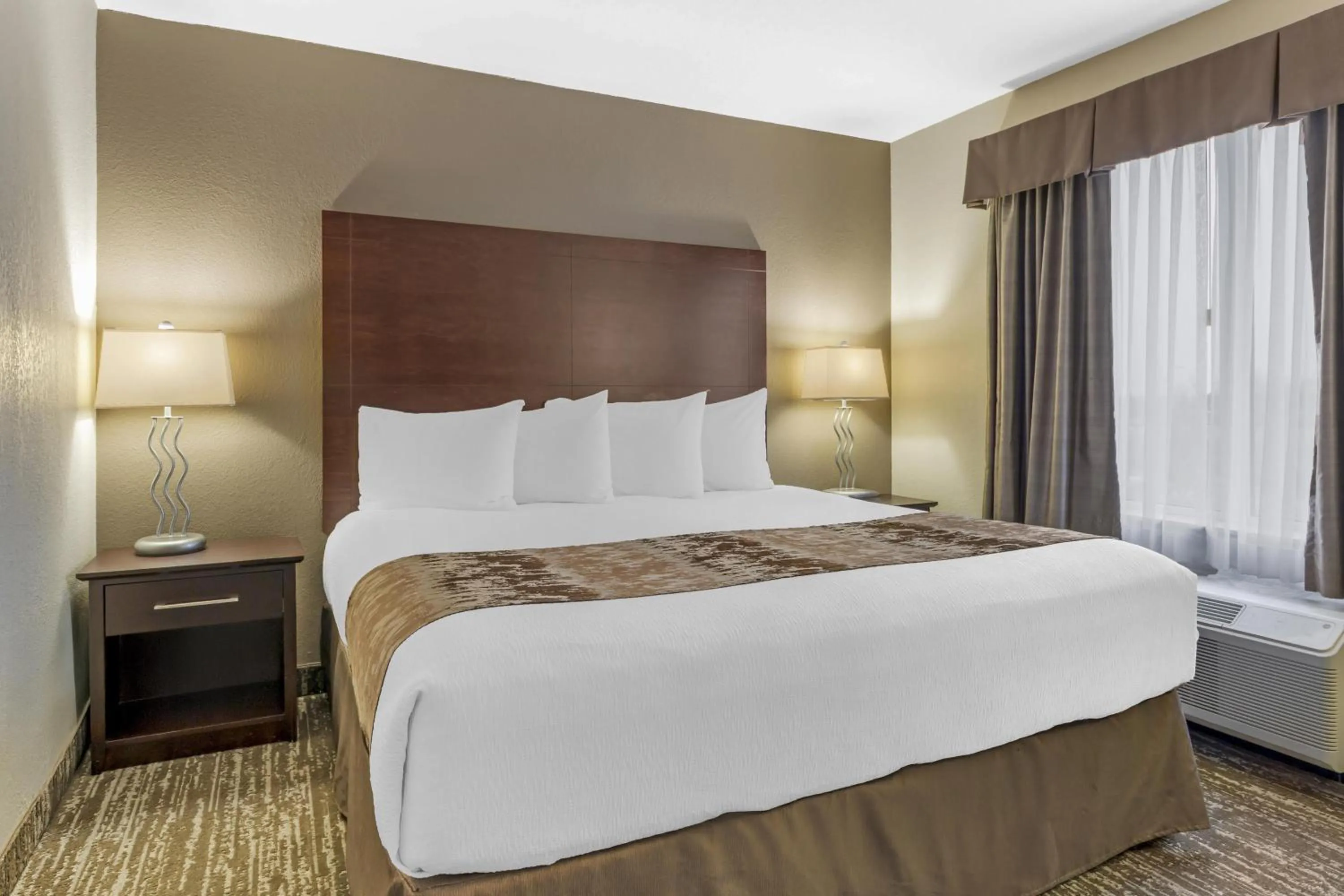 Photo of the whole room, Bed in Best Western Plus Pembina Inn & Suites