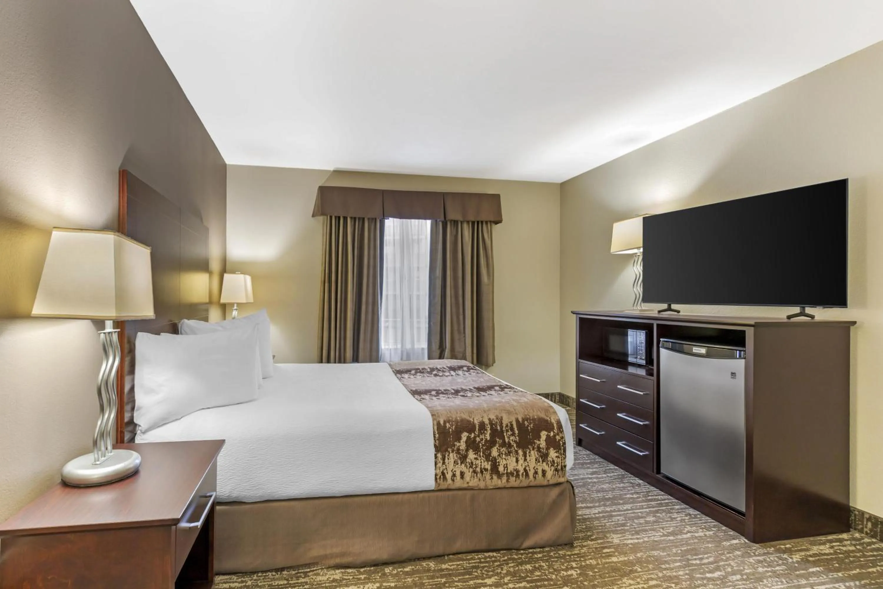 Bedroom, Bed in Best Western Plus Pembina Inn & Suites