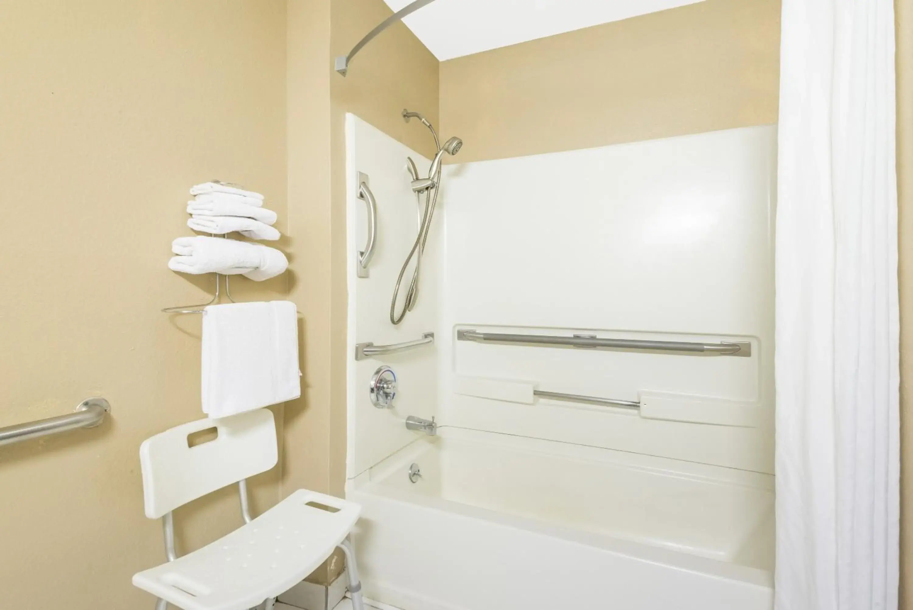 Queen Room - Disability Access/Smoking in Super 8 by Wyndham Corbin KY Queen Room - Disability Access/Smoking in Super 8 by Wyndham Corbin KY