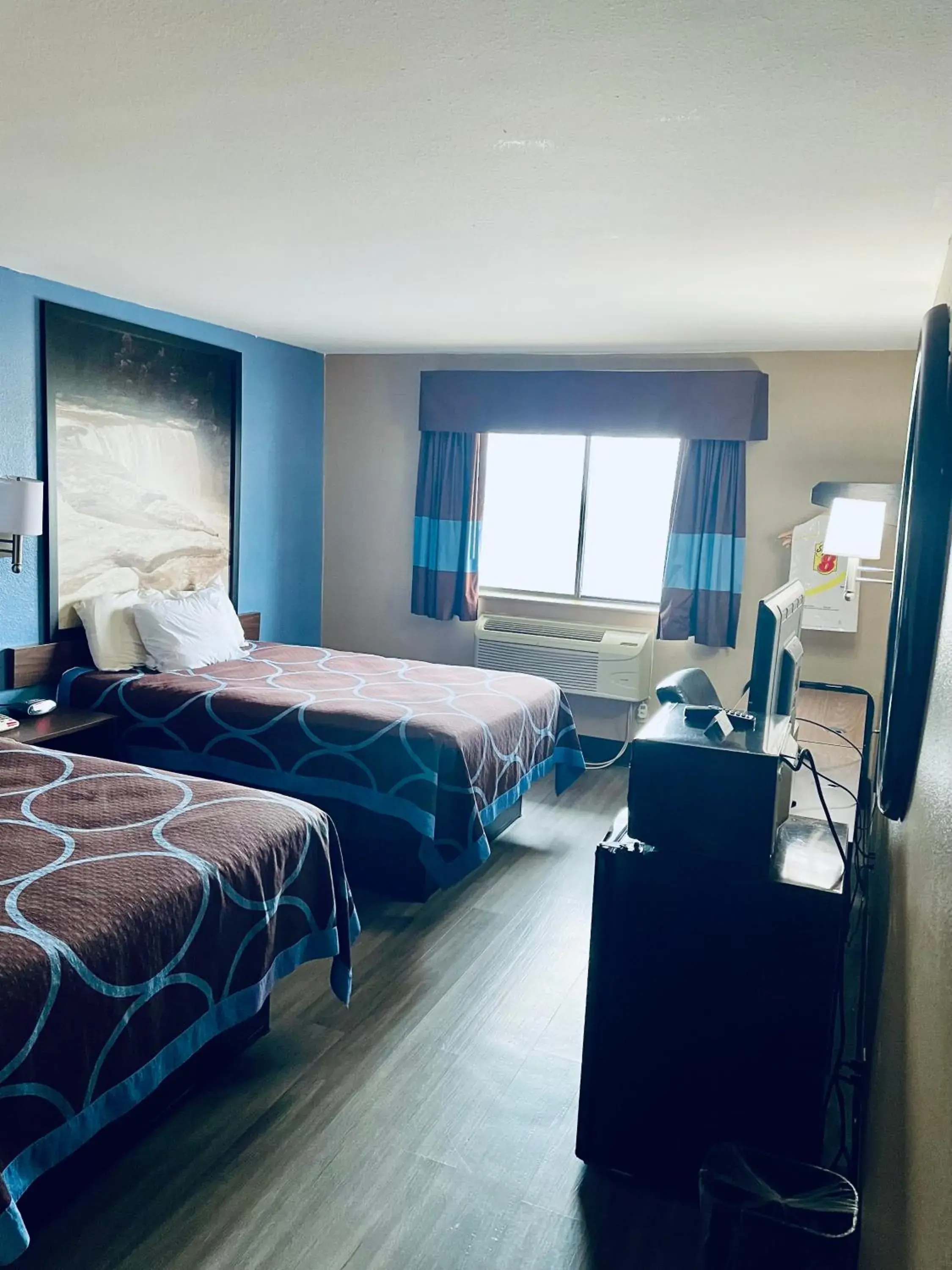 Double Room with Two Double Beds - Smoking in Super 8 by Wyndham Corbin KY Double Room with Two Double Beds - Smoking in Super 8 by Wyndham Corbin KY