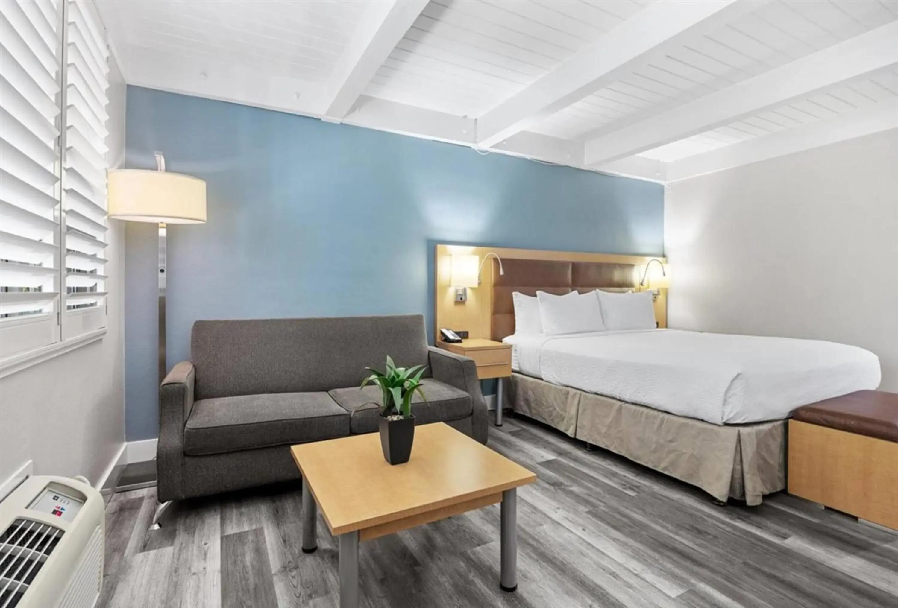 Photo of the whole room, Bed in Prodigy Hotel, a Days Inn by Wyndham Photo of the whole room, Bed in Prodigy Hotel, a Days Inn by Wyndham