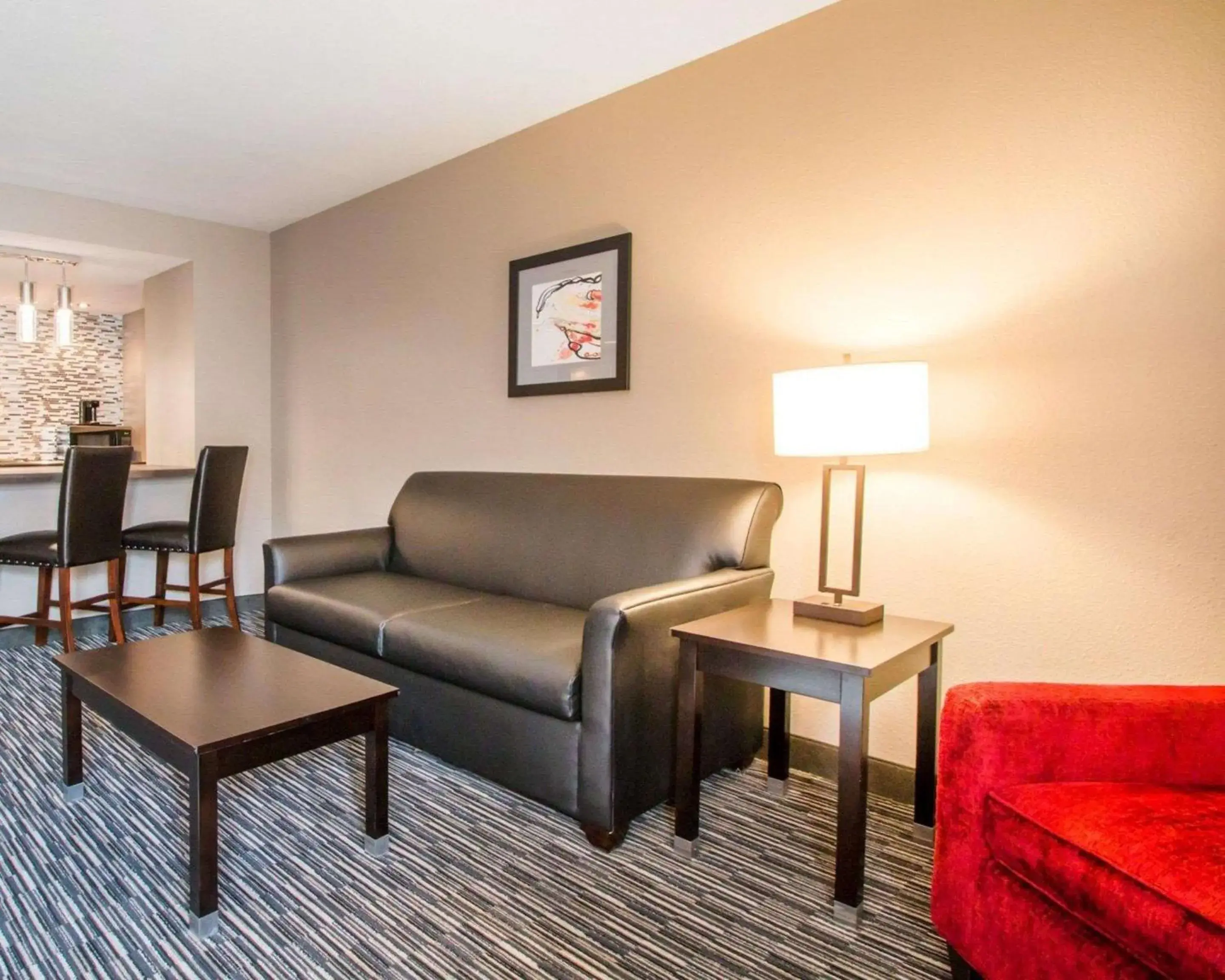 Photo of the whole room in Greenstay Inn & Suites Court View Photo of the whole room in Greenstay Inn & Suites Court View