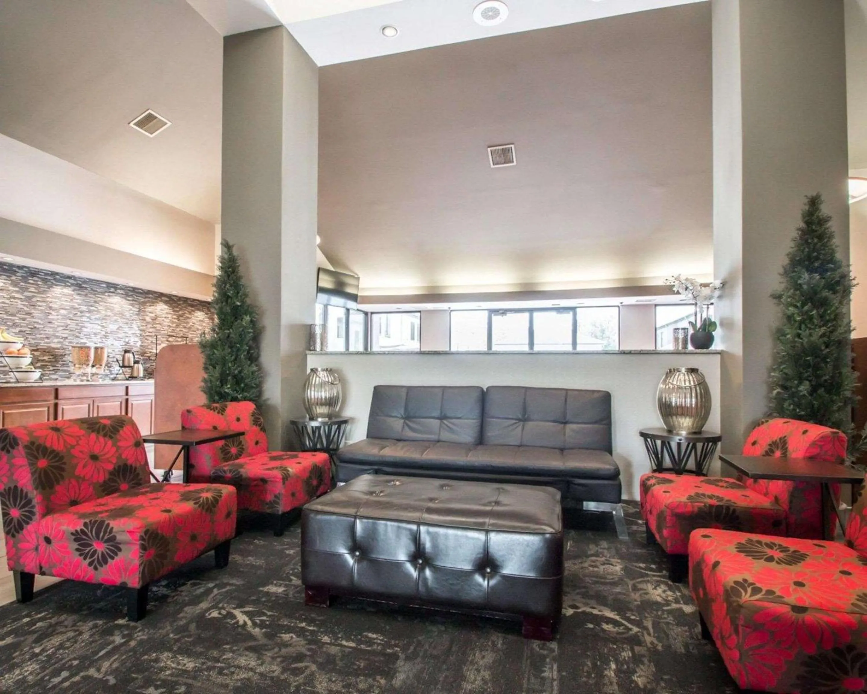 Lobby or reception in Greenstay Inn & Suites Court View