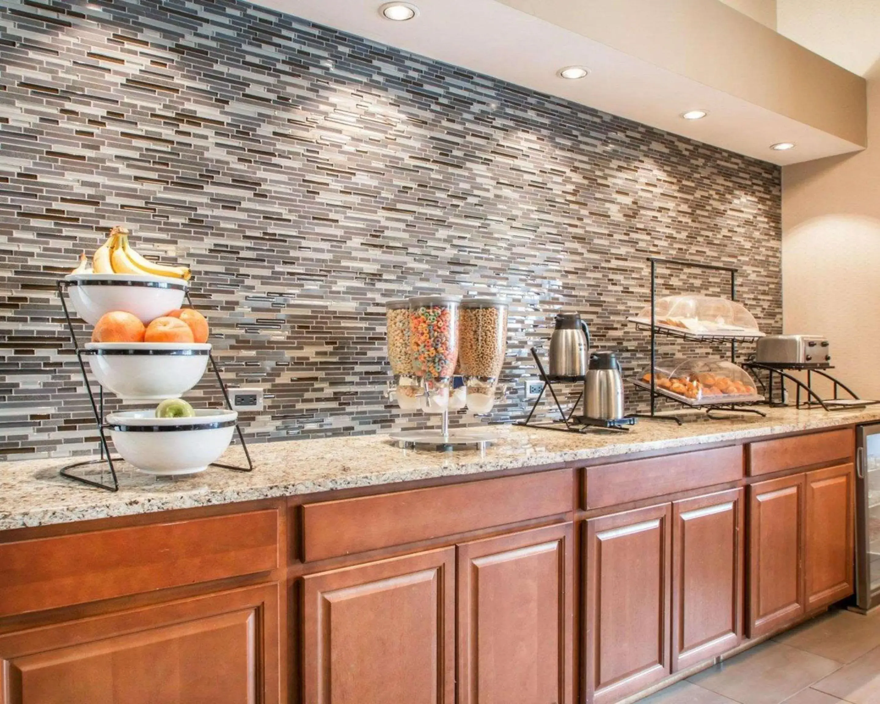 Restaurant/places to eat in Greenstay Inn & Suites Court View Restaurant/places to eat in Greenstay Inn & Suites Court View