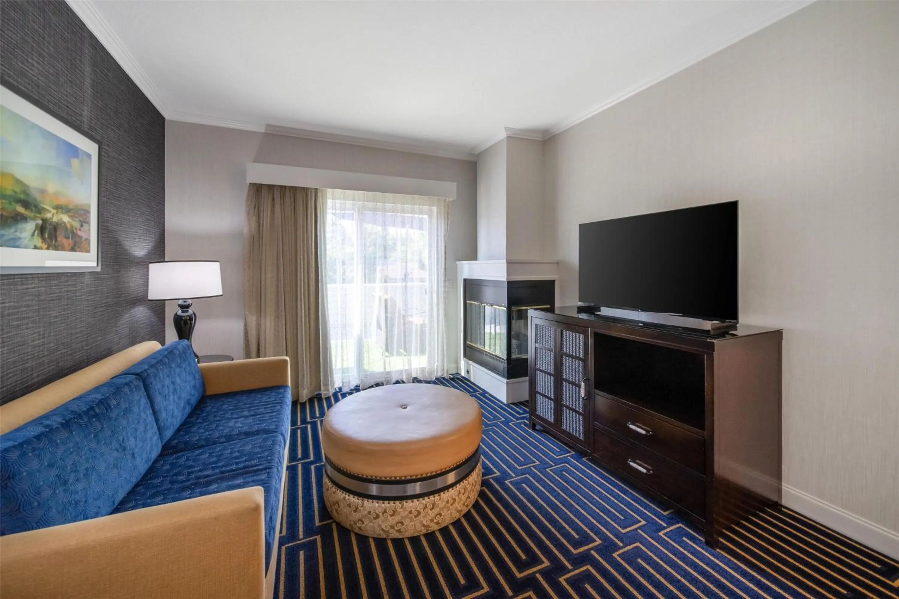 Bedroom in Best Western Plus Palm Court Hotel