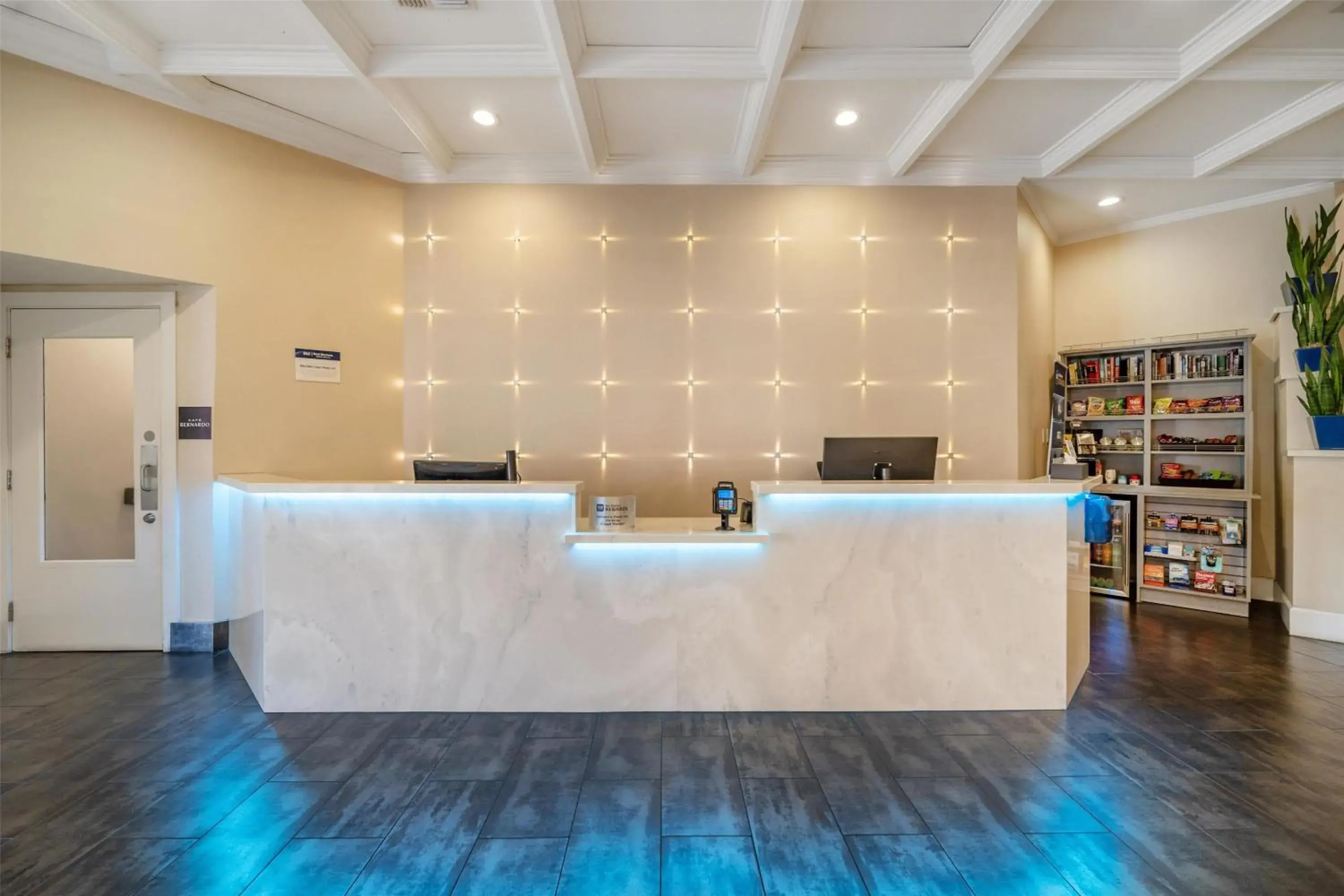 Lobby or reception in Best Western Plus Palm Court Hotel Lobby or reception in Best Western Plus Palm Court Hotel