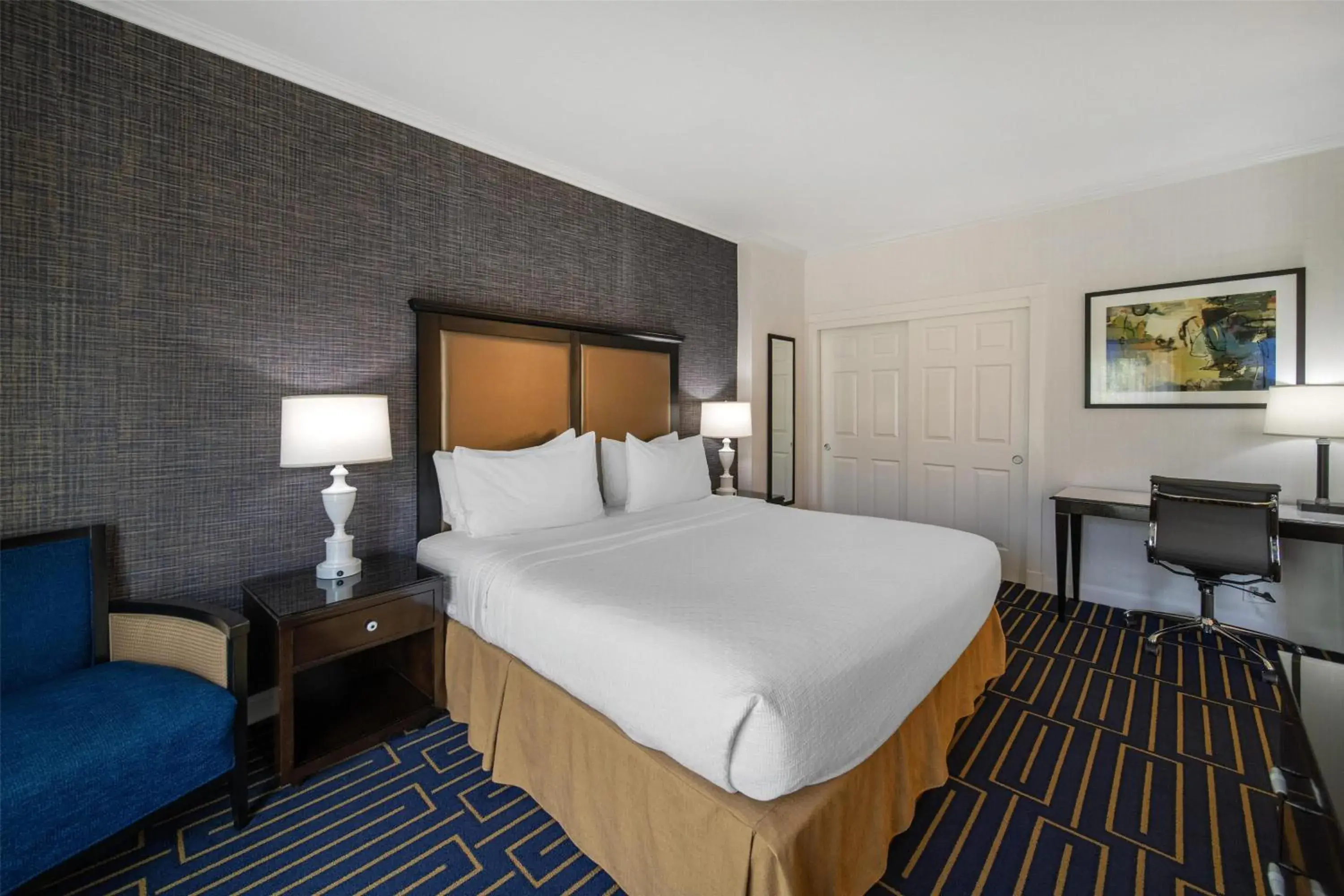 Bedroom, Bed in Best Western Plus Palm Court Hotel Bedroom, Bed in Best Western Plus Palm Court Hotel