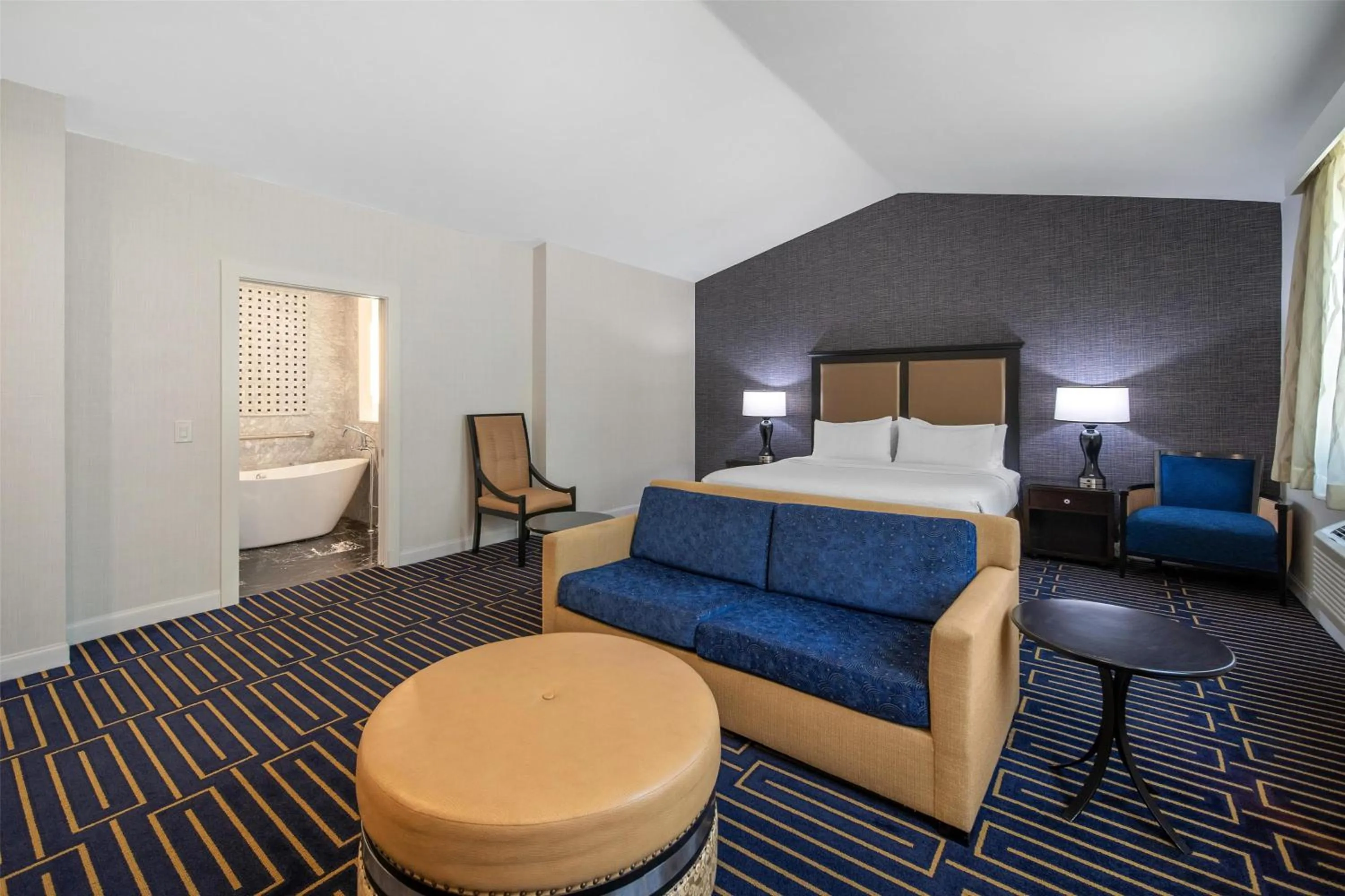 Bedroom, Bed in Best Western Plus Palm Court Hotel