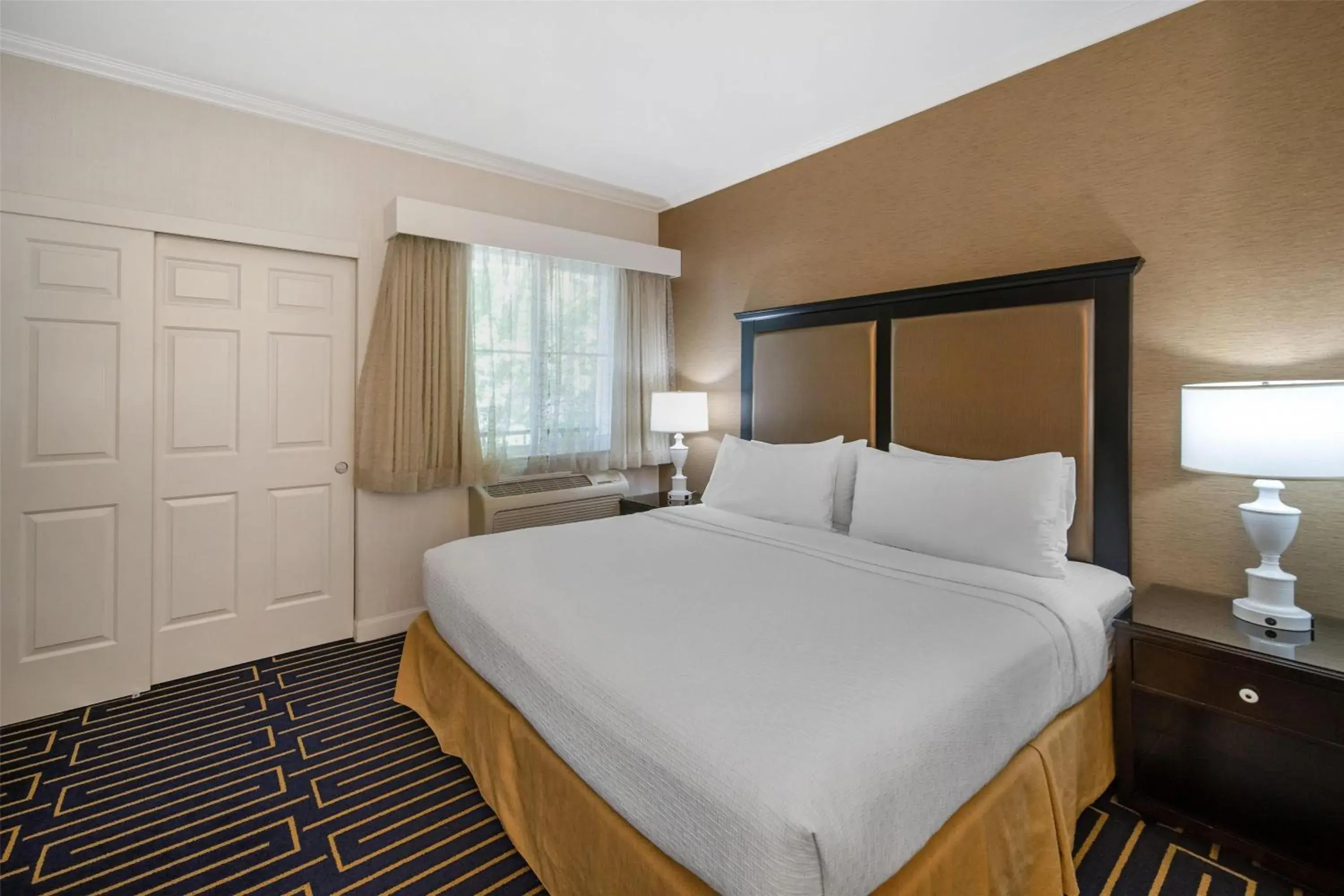 Bedroom, Bed in Best Western Plus Palm Court Hotel Bedroom, Bed in Best Western Plus Palm Court Hotel