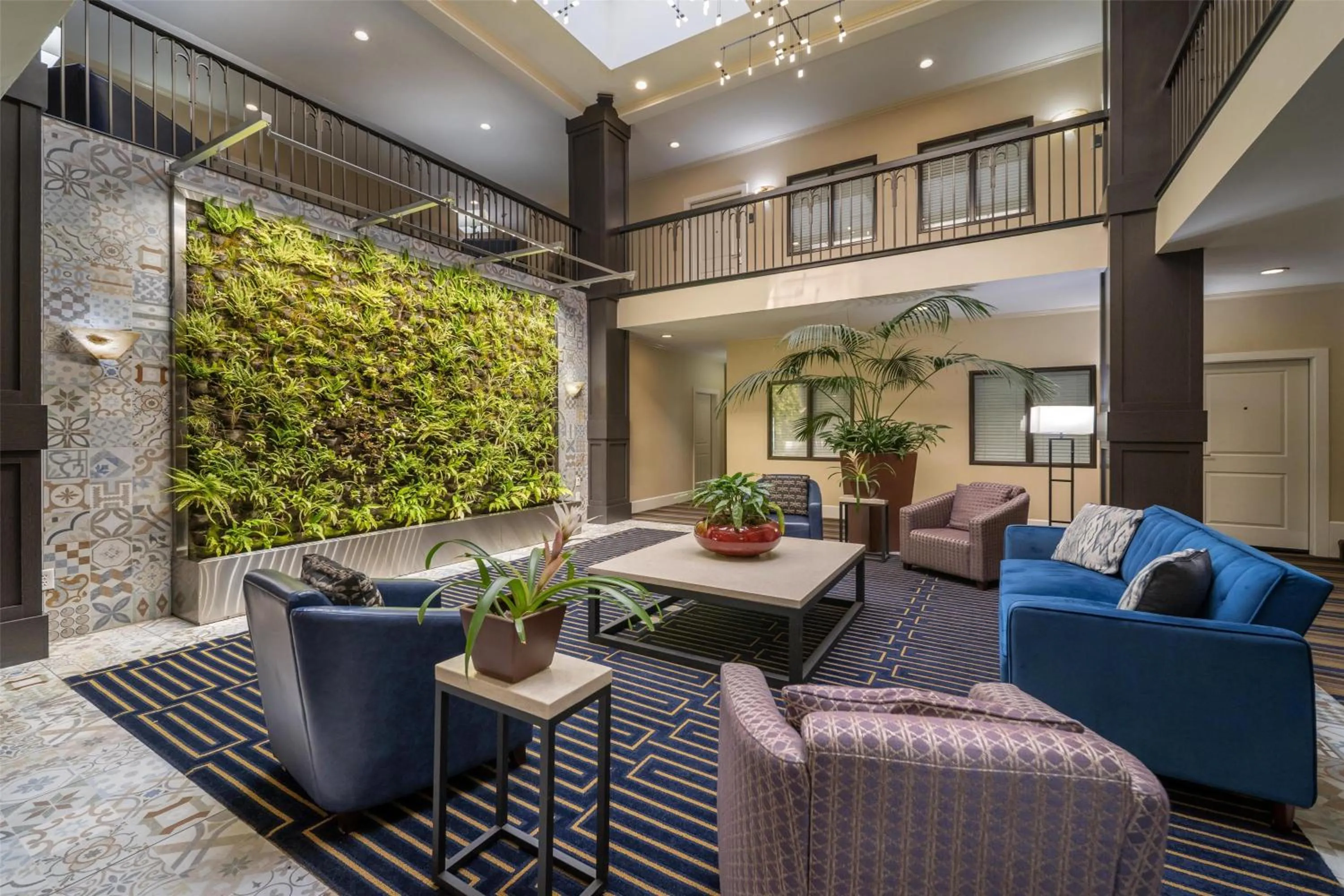 Lobby or reception in Best Western Plus Palm Court Hotel