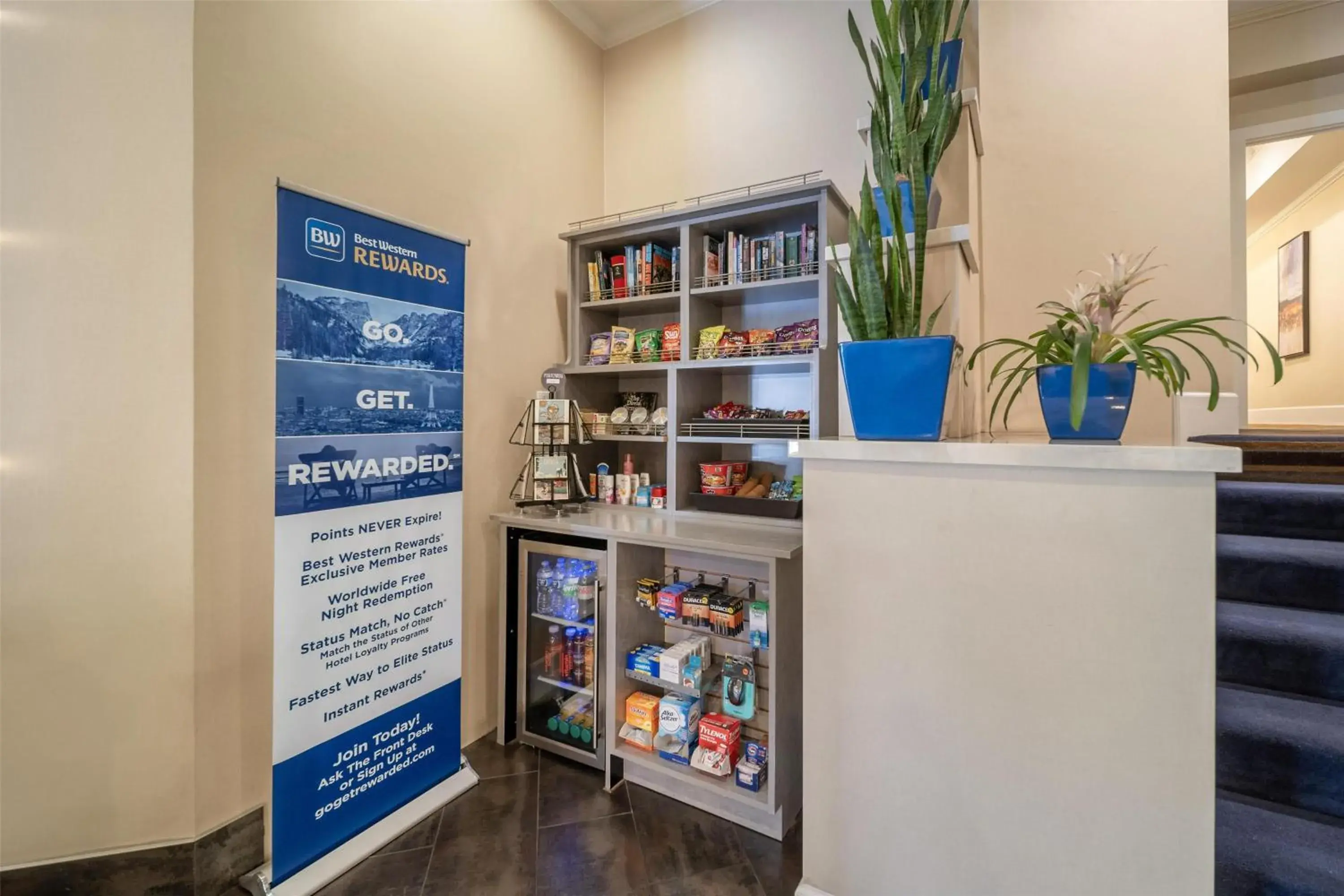 Property building in Best Western Plus Palm Court Hotel Property building in Best Western Plus Palm Court Hotel