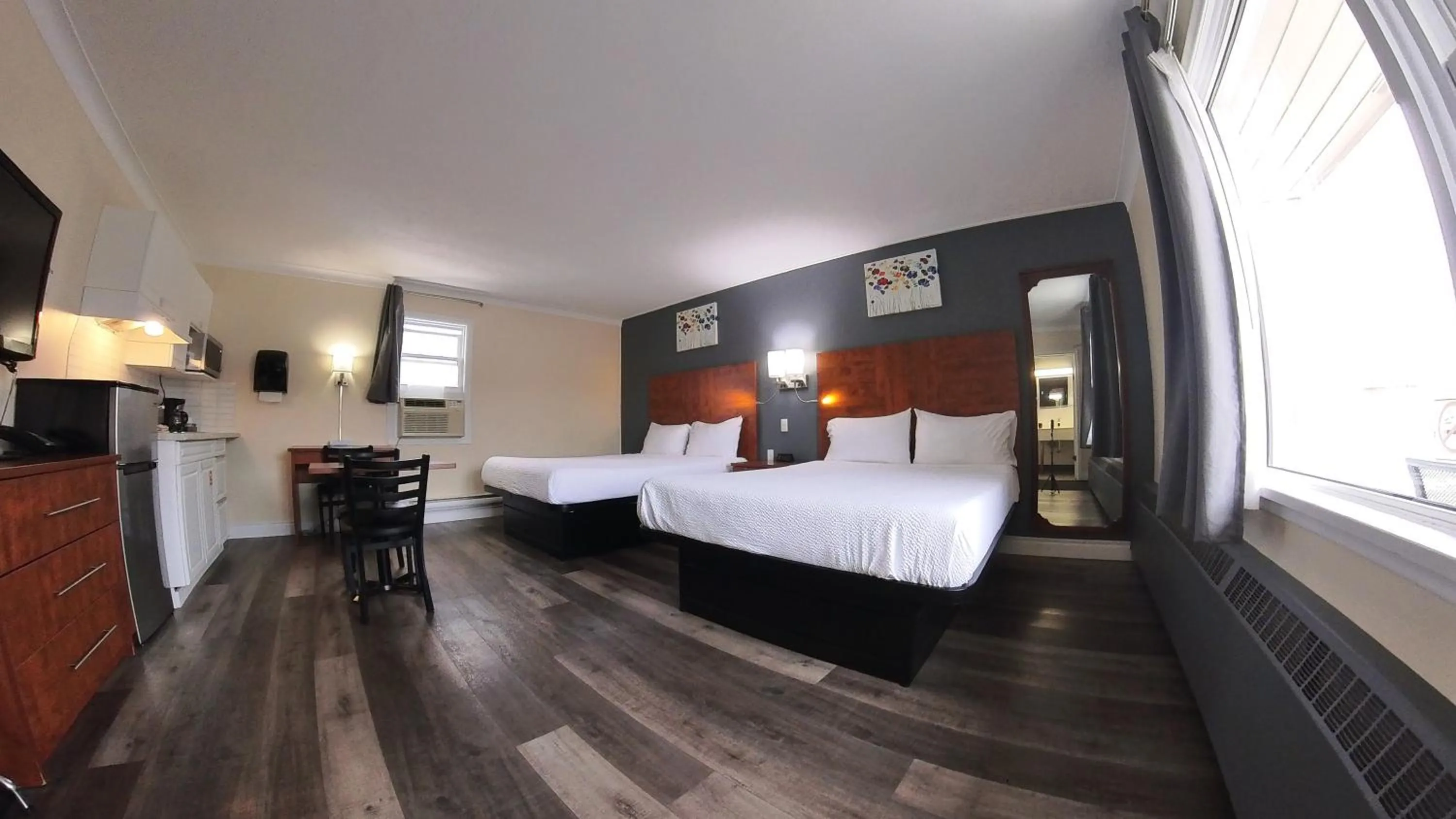 Bed in Moonlight Inn and Suites Sudbury