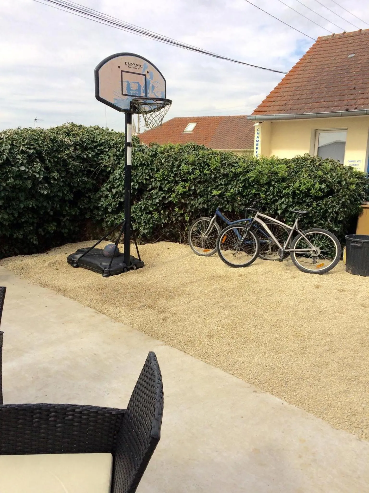 Property building in chambres de la Nonette