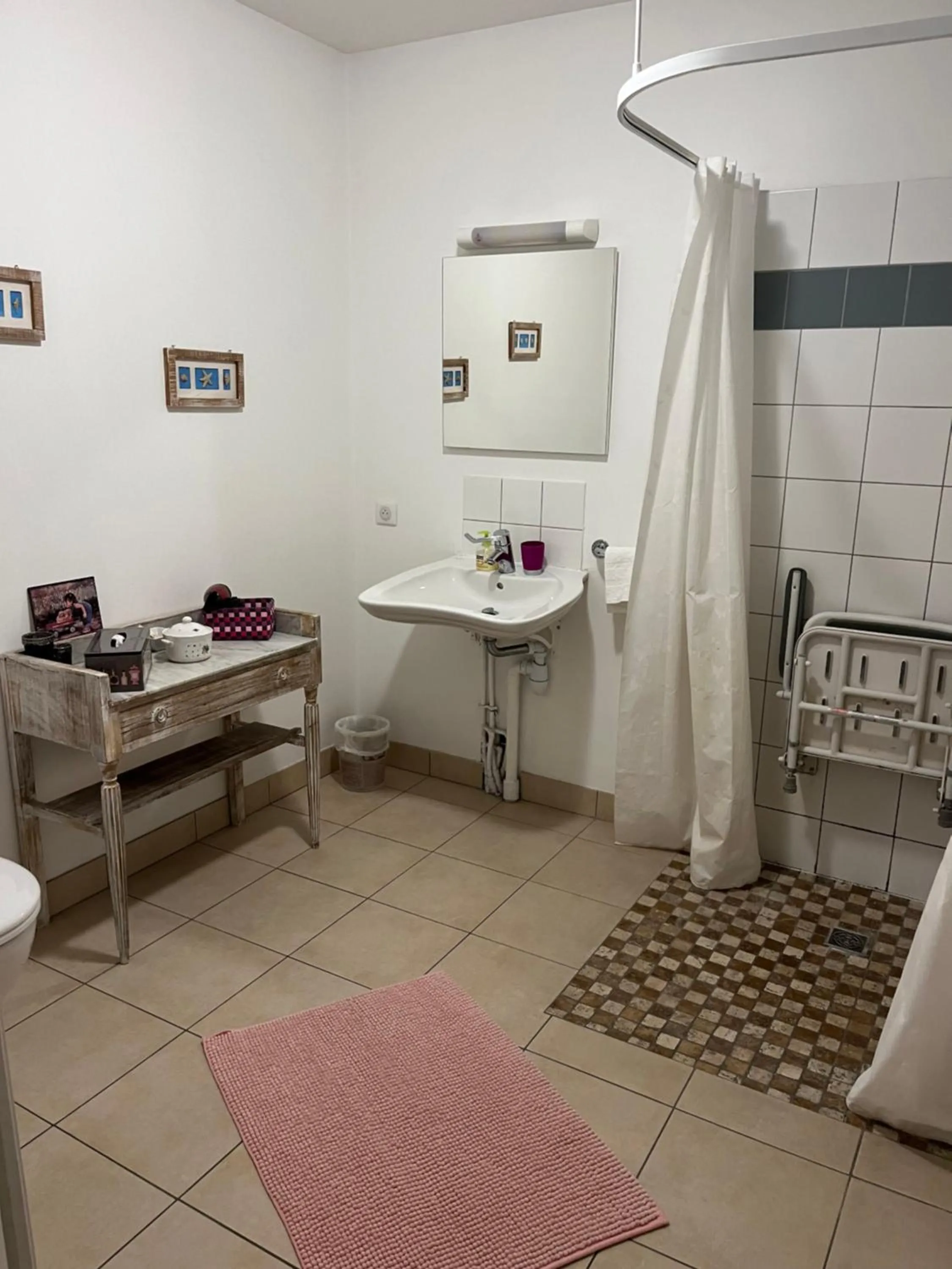 Bathroom in chambres de la Nonette