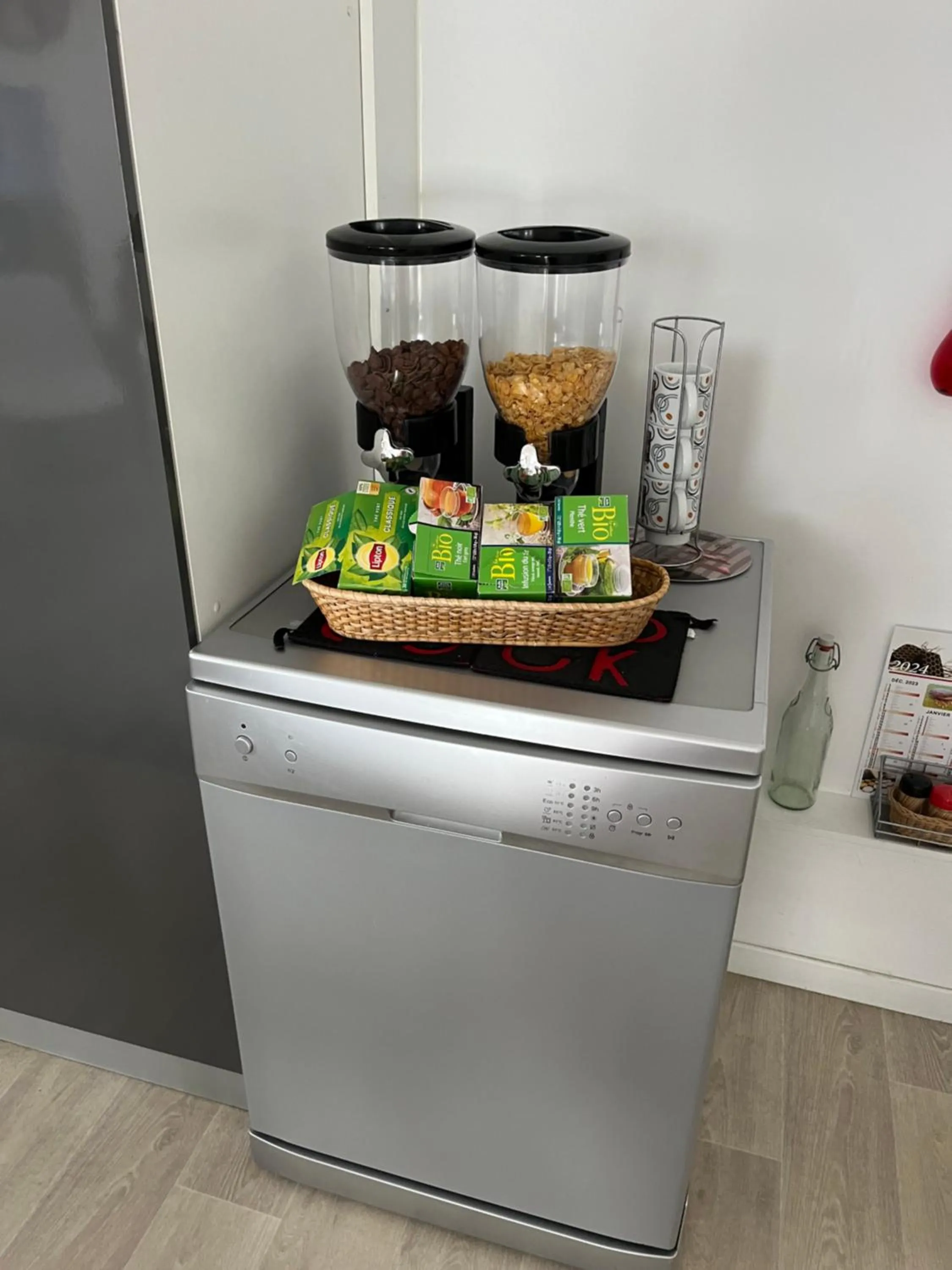 Coffee/tea facilities in chambres de la Nonette