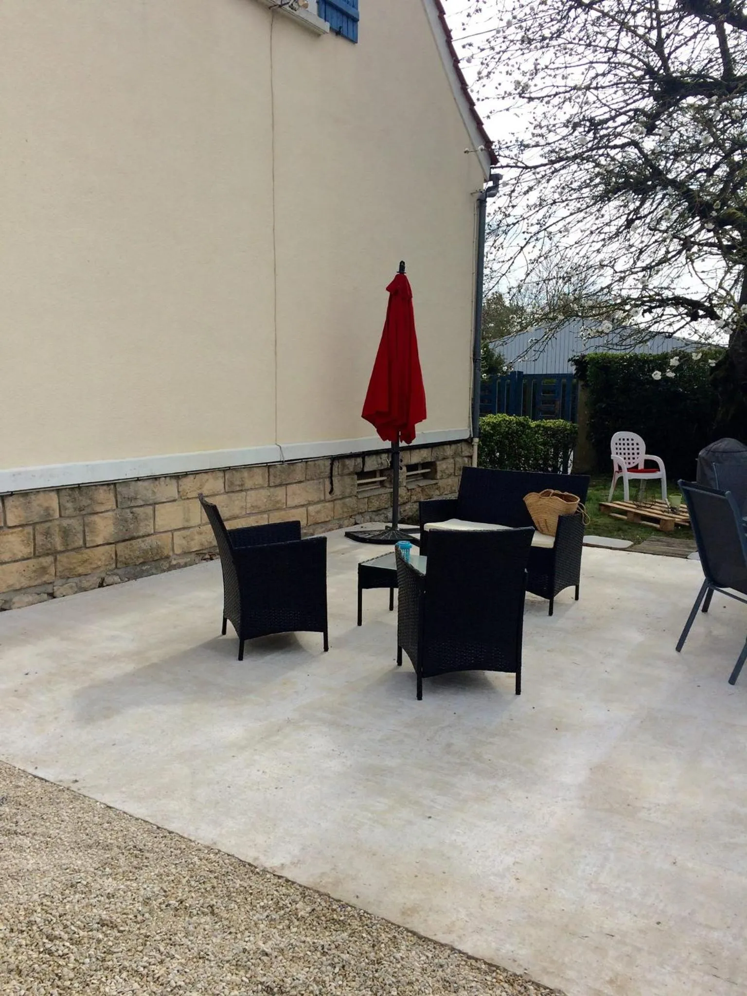 Property building in chambres de la Nonette