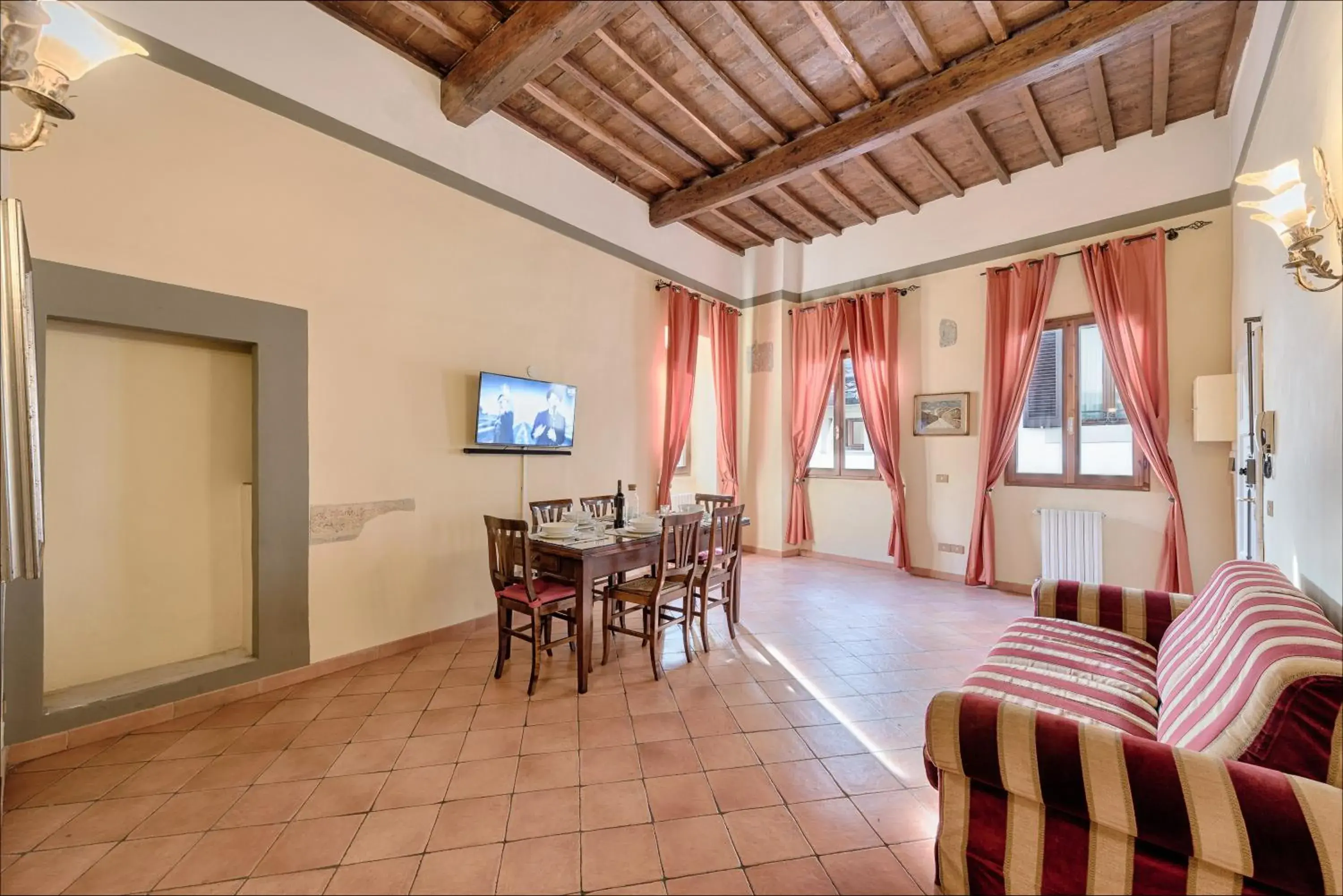 TV and multimedia in Central Strozzi by Mmega TV and multimedia in Central Strozzi by Mmega